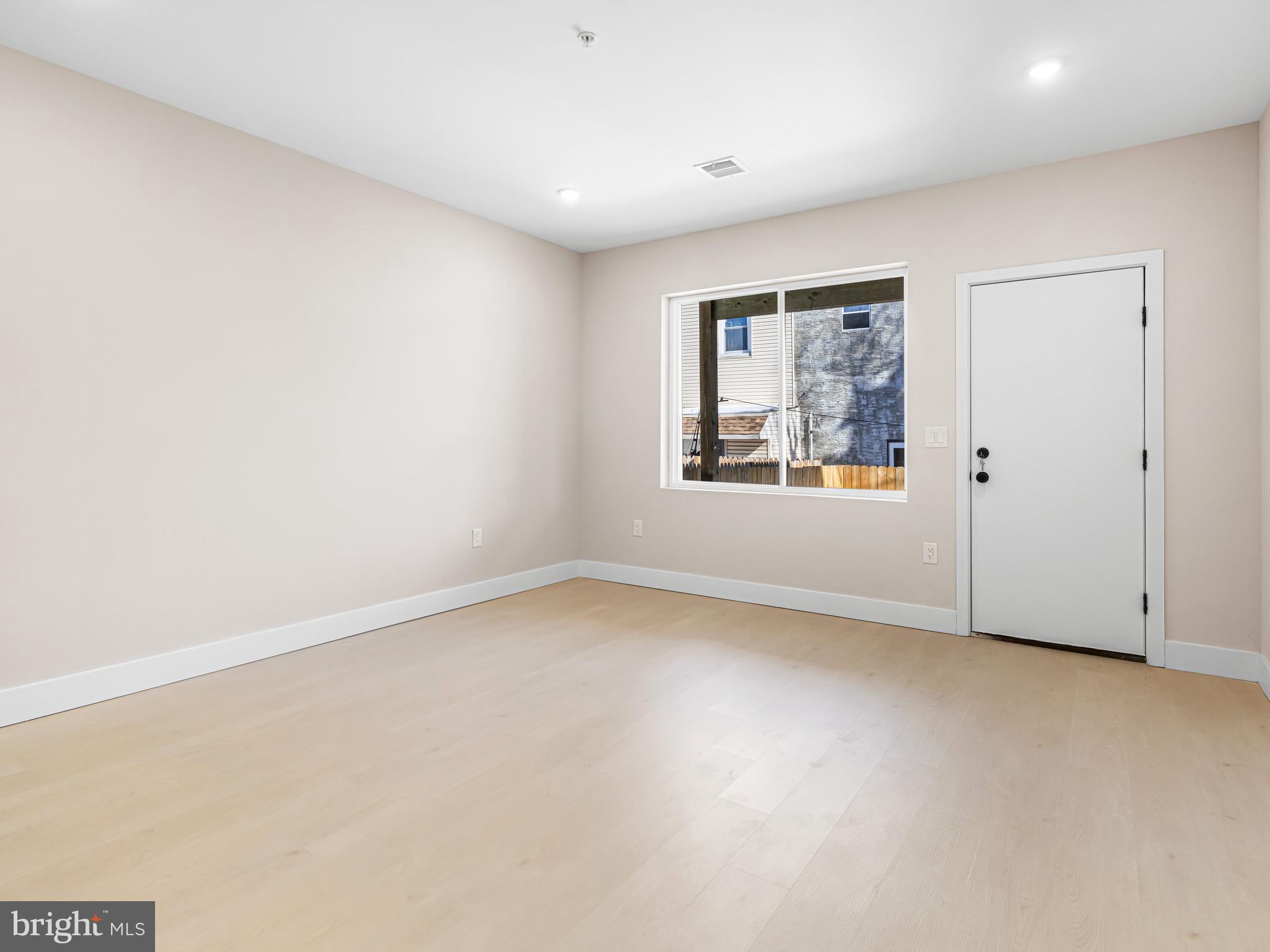 PORT RICHMOND - Residential Income