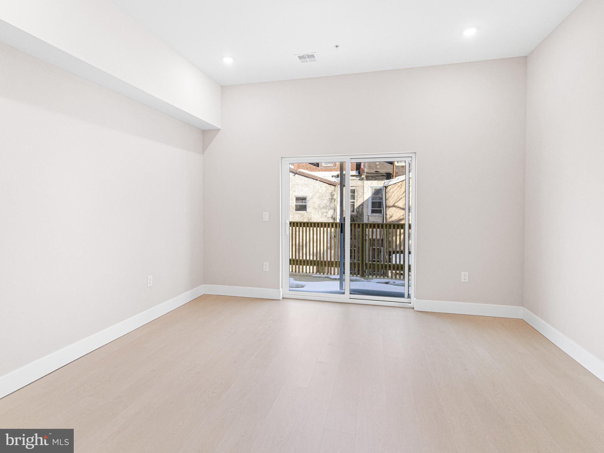 PORT RICHMOND - Residential Income