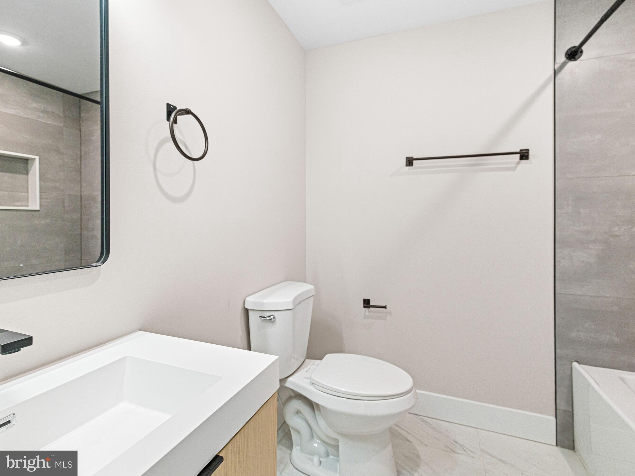 PORT RICHMOND - Residential Income