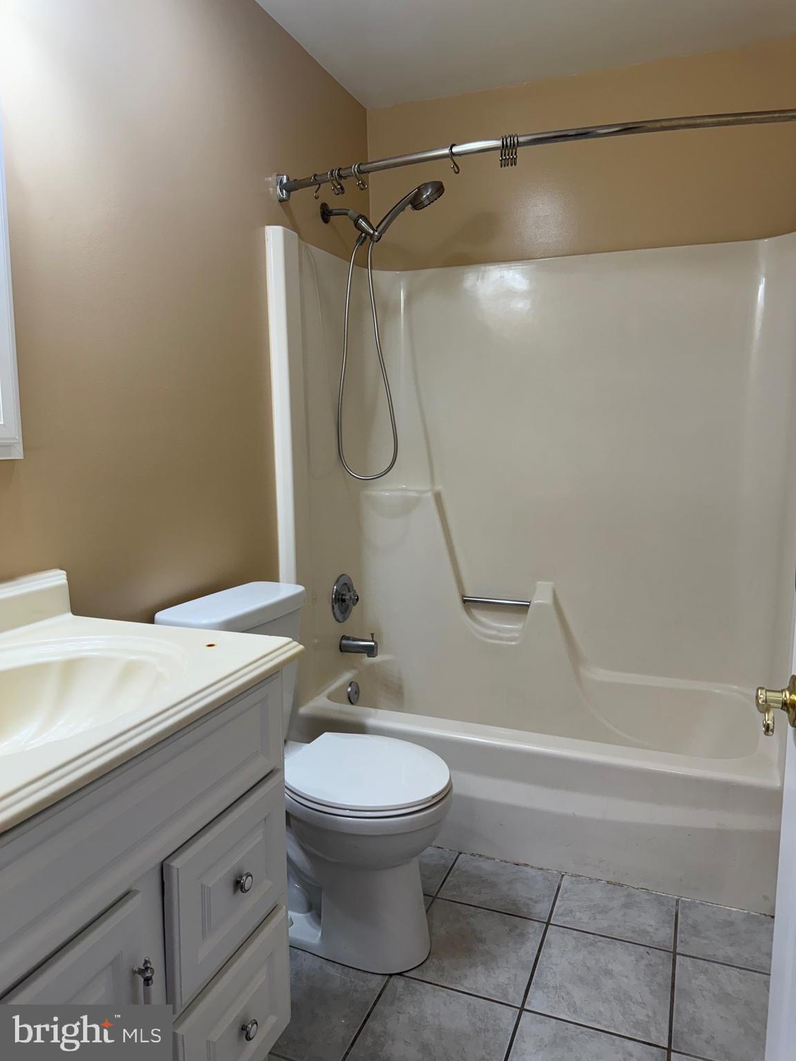 NORTH PINE RIDGE - Residential Lease