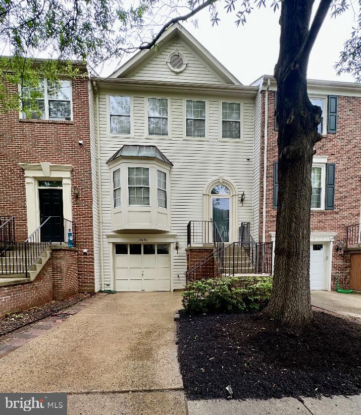 **Amazing investor-only opportunity with tenant in place through January 2027! **
Clean and bright townhome in sought-after Sully Station. High ceilings and beautiful hardwoods throughout the main level. Kitchen boasts granite countertops and walks out to the large deck for easy grilling and entertaining. Upstairs, find a spacious primary bedroom with walk-in closet and attached bath with a dual vanity, standing shower and soaking tub. Two other bedrooms and full hall bath upstairs. The finished lower level has a great rec room space and walks out to the patio in the fully fenced backyard. Powder room on the main and lower levels. New carpet on lower level. Garage/driveway parking and plenty of guest spots available. Commuter convenient with easy access to 28, 66, Dulles Airport. Sully Station has wonderful amenities including an outdoor pool, tennis courts, and tot lots.