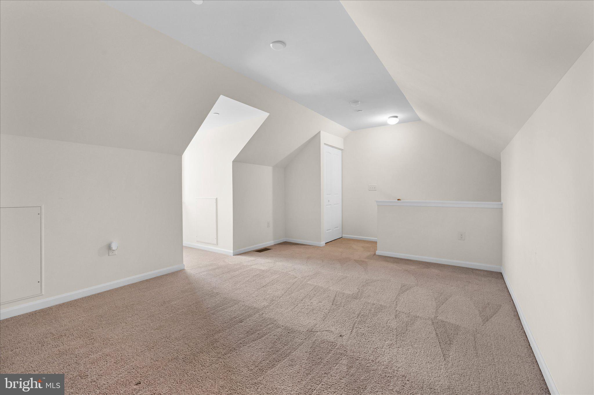TRAIL SIDE - Residential