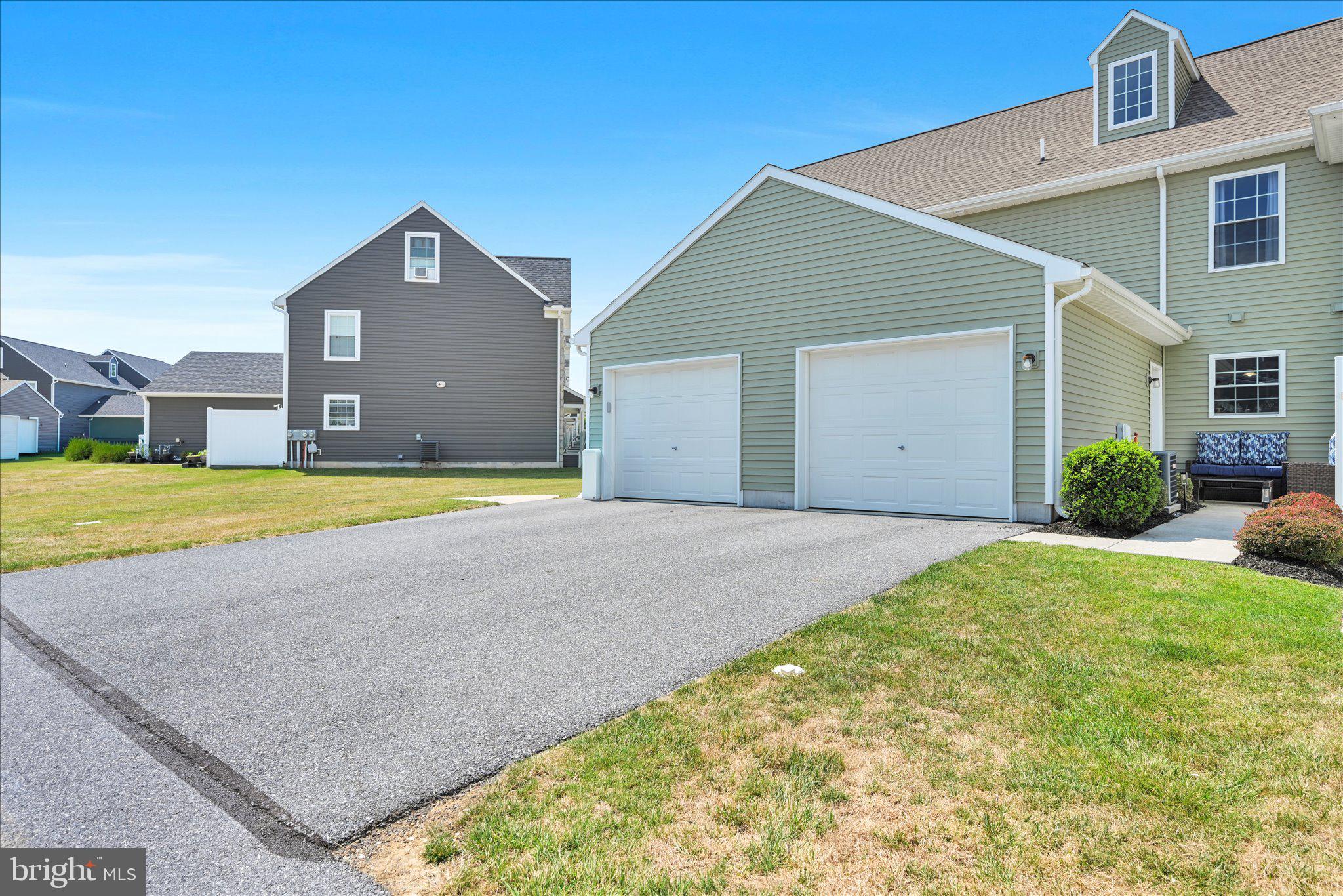 TRAIL SIDE - Residential