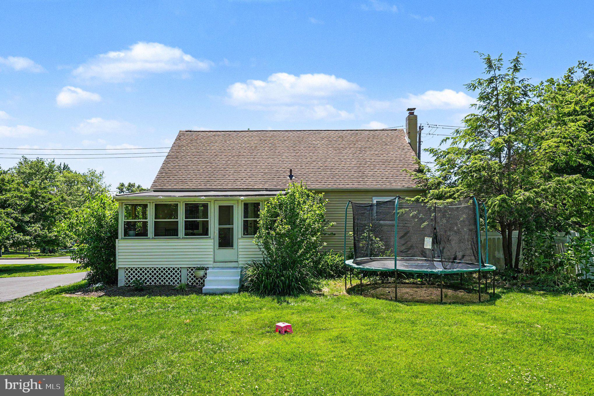 HATFIELD MANOR - Residential
