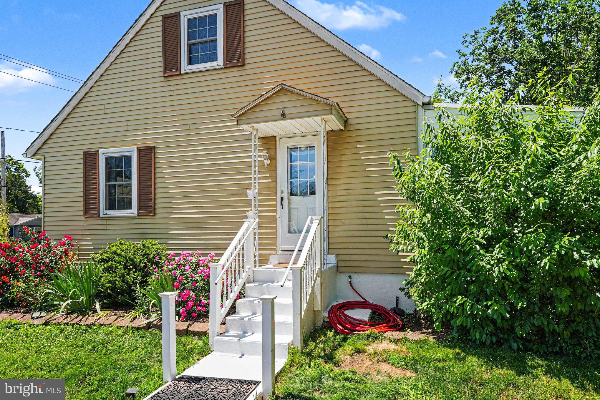HATFIELD MANOR - Residential