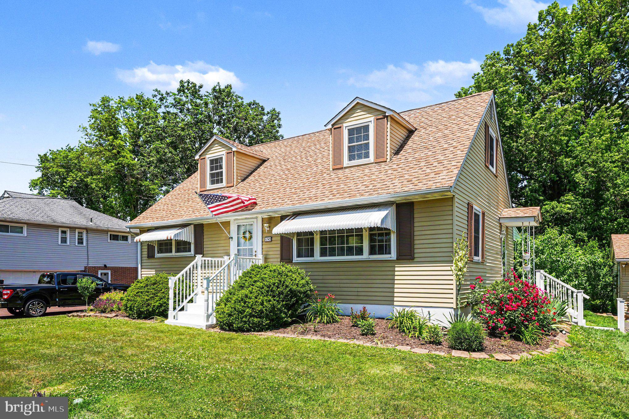 HATFIELD MANOR - Residential