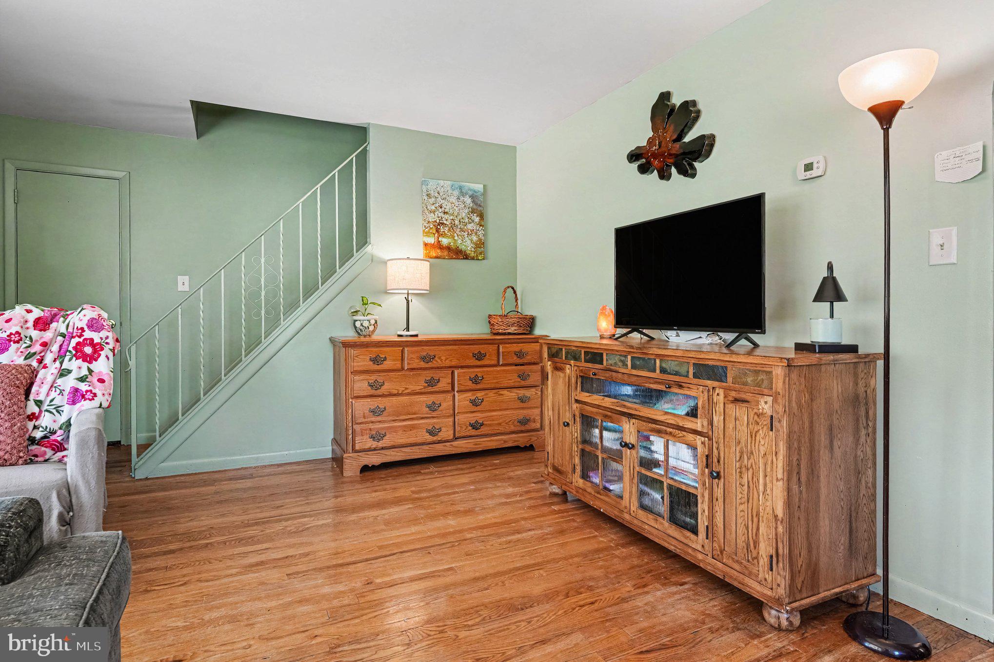 HATFIELD MANOR - Residential