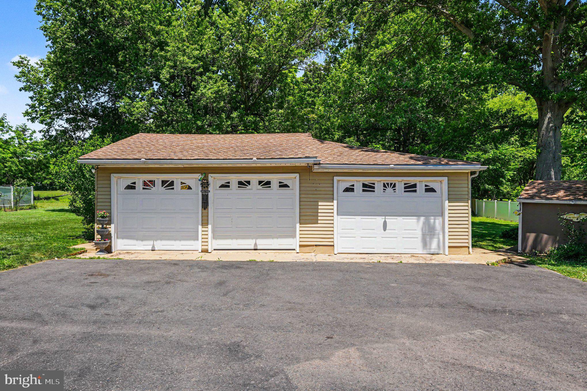 HATFIELD MANOR - Residential