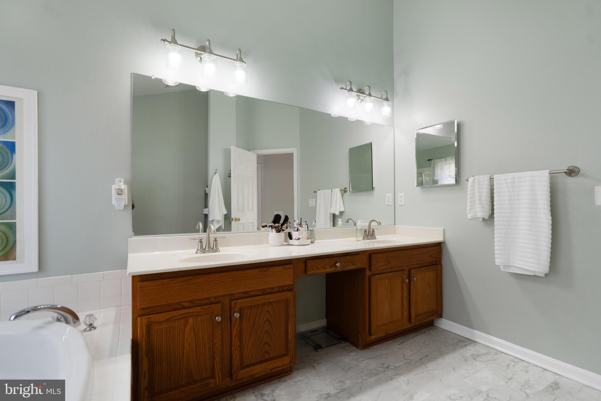 HOMEPLACE ON PELHAMS REACH - Residential