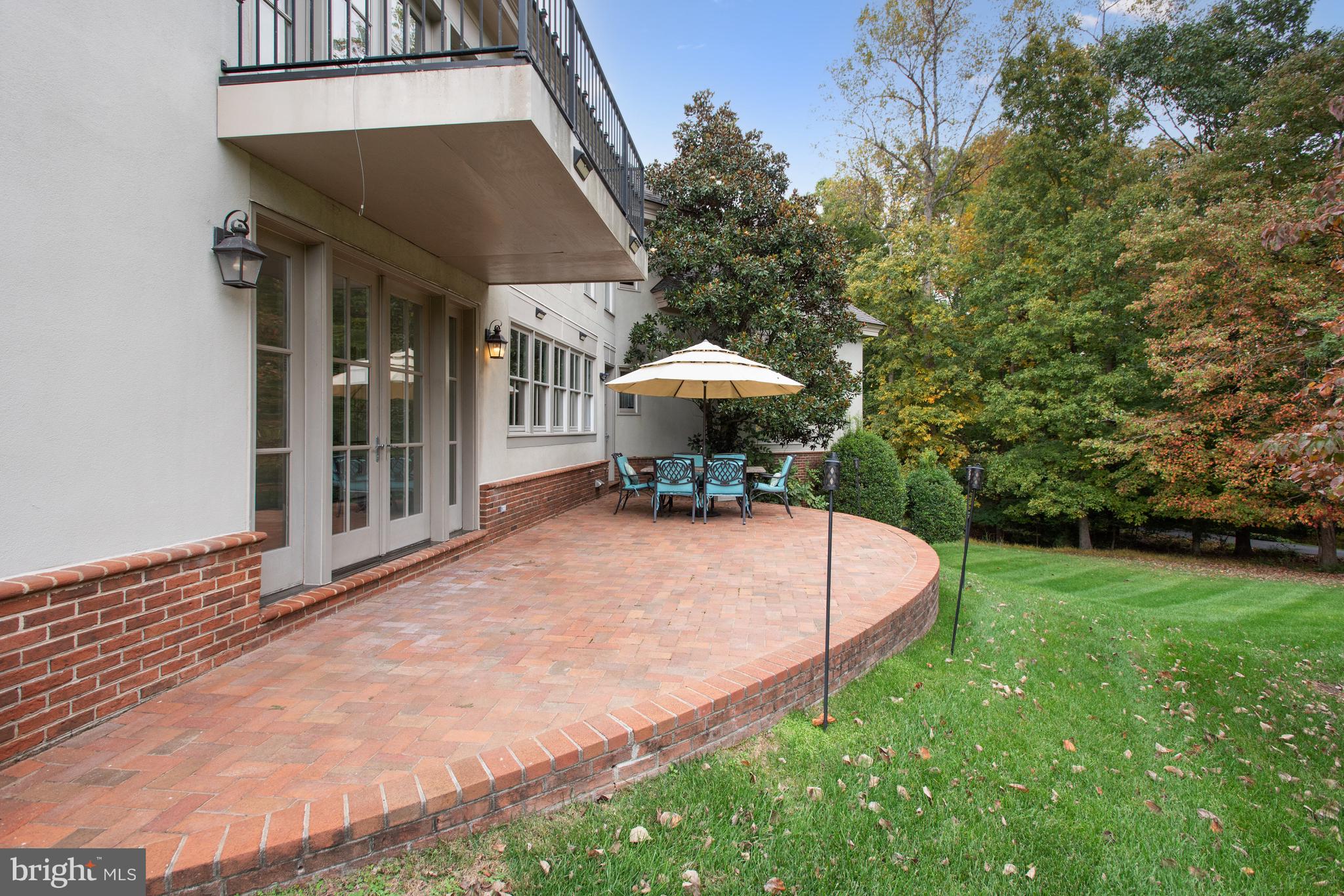 RIVERSCAPE - Residential