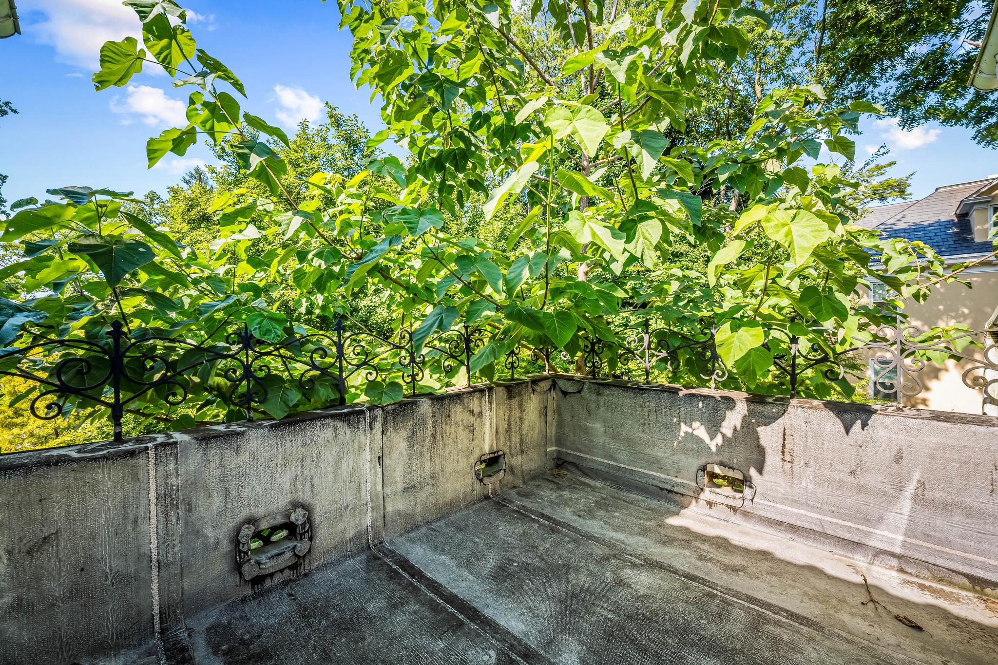 MOUNT WASHINGTON - Residential