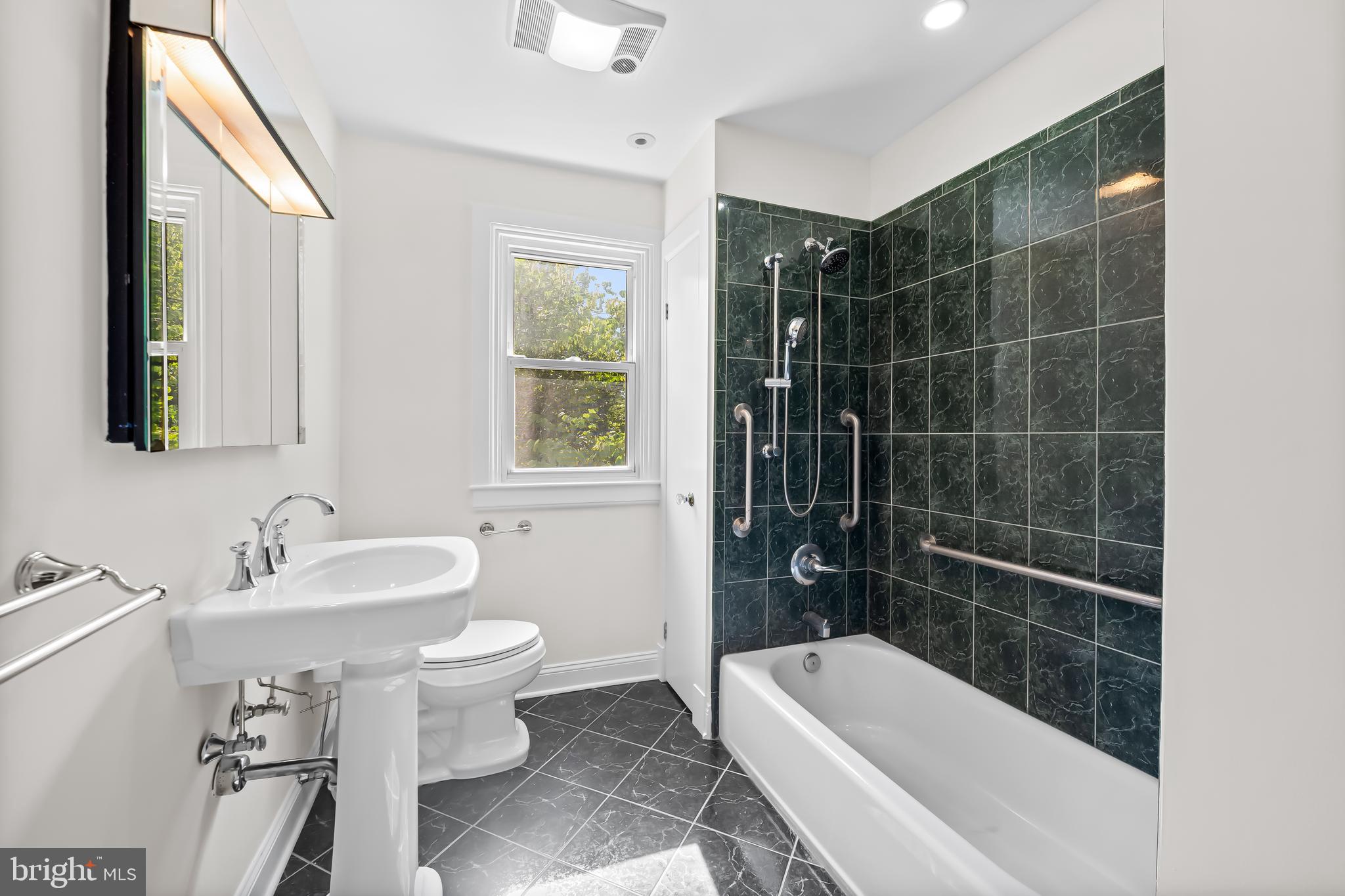 MOUNT WASHINGTON - Residential