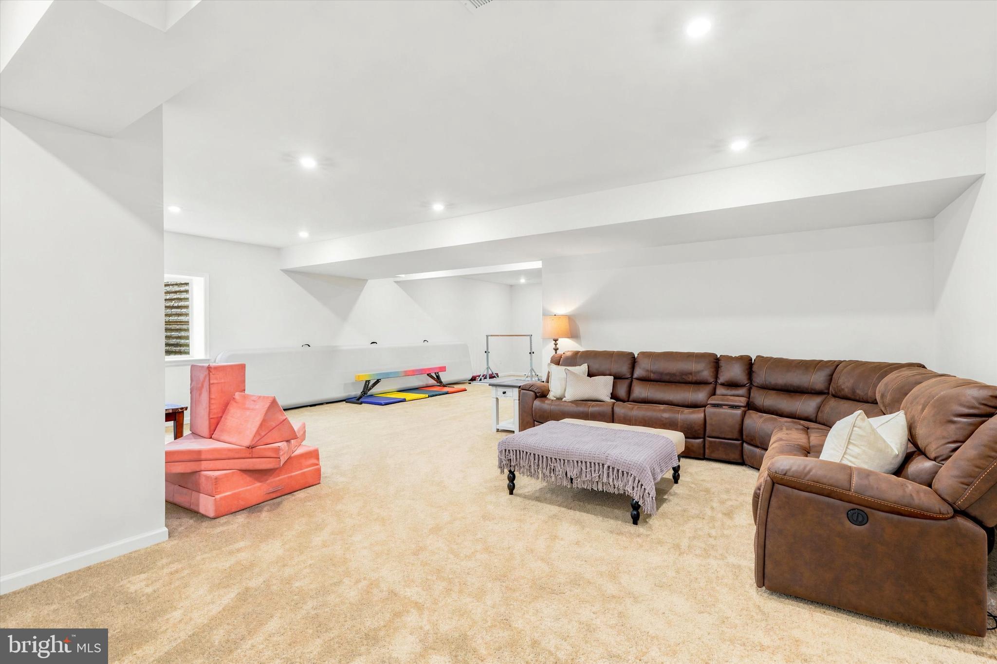 LEXINGTON POINTE - Residential
