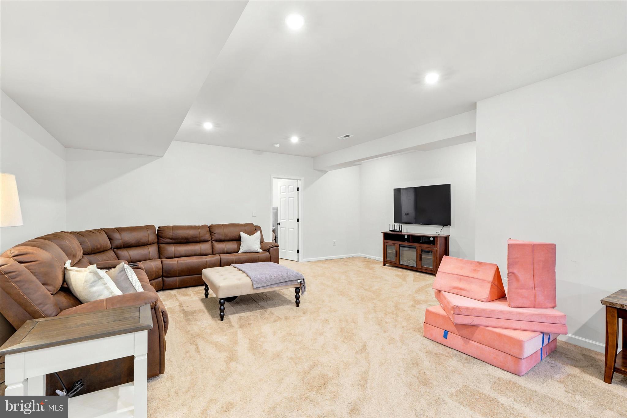 LEXINGTON POINTE - Residential