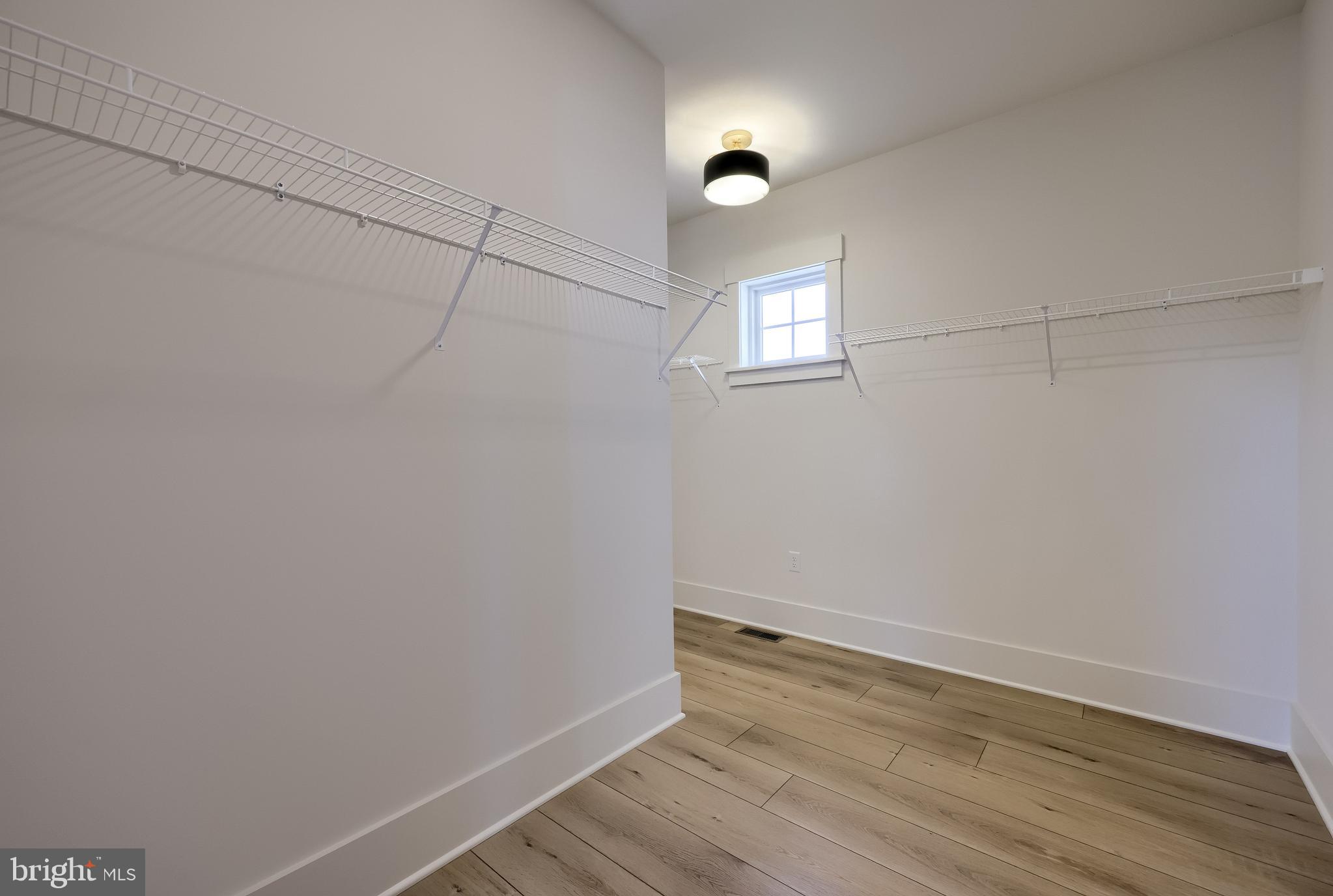 PINEBROOKE - Residential