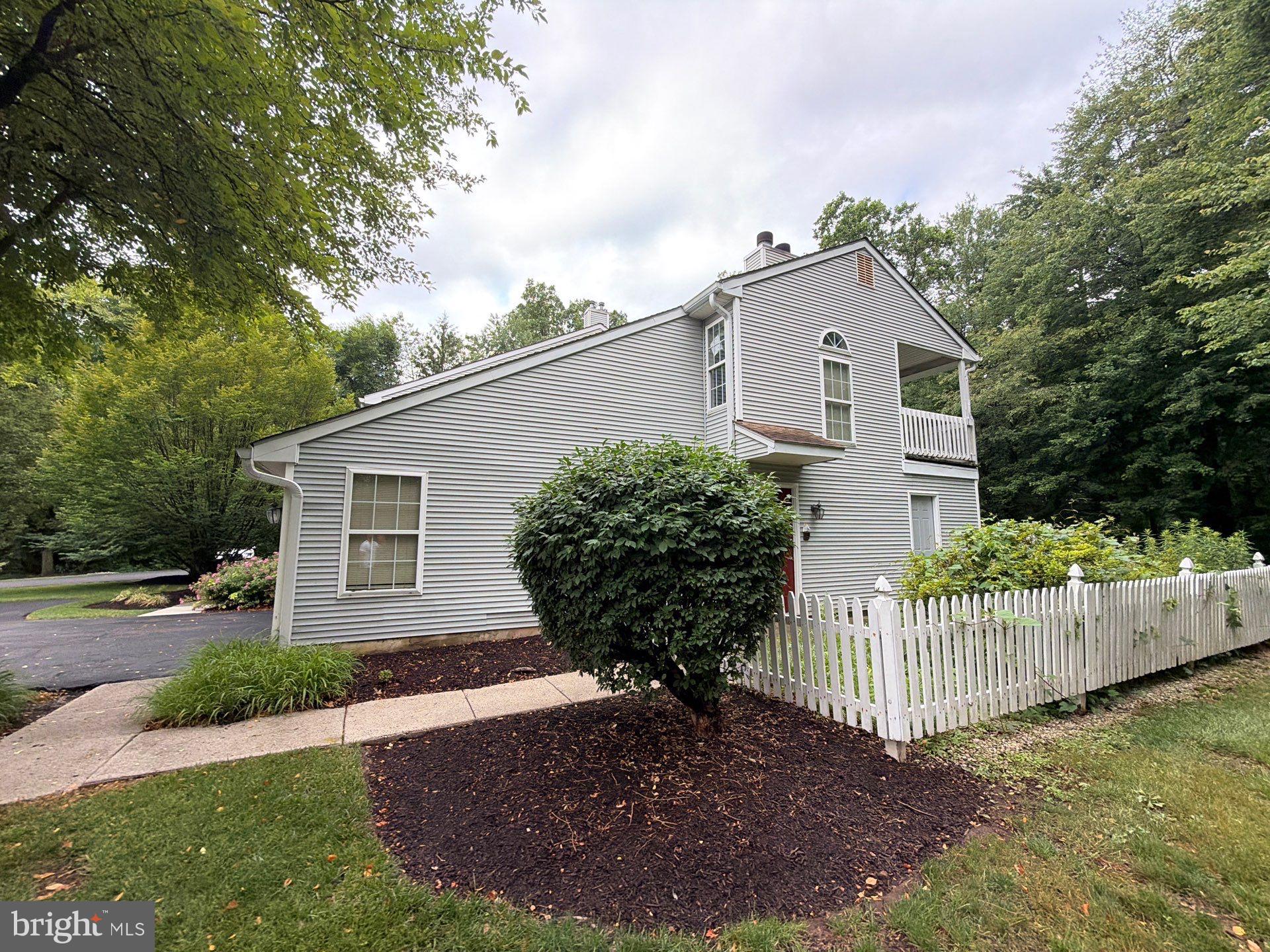 MAKEFIELD GLEN - Residential