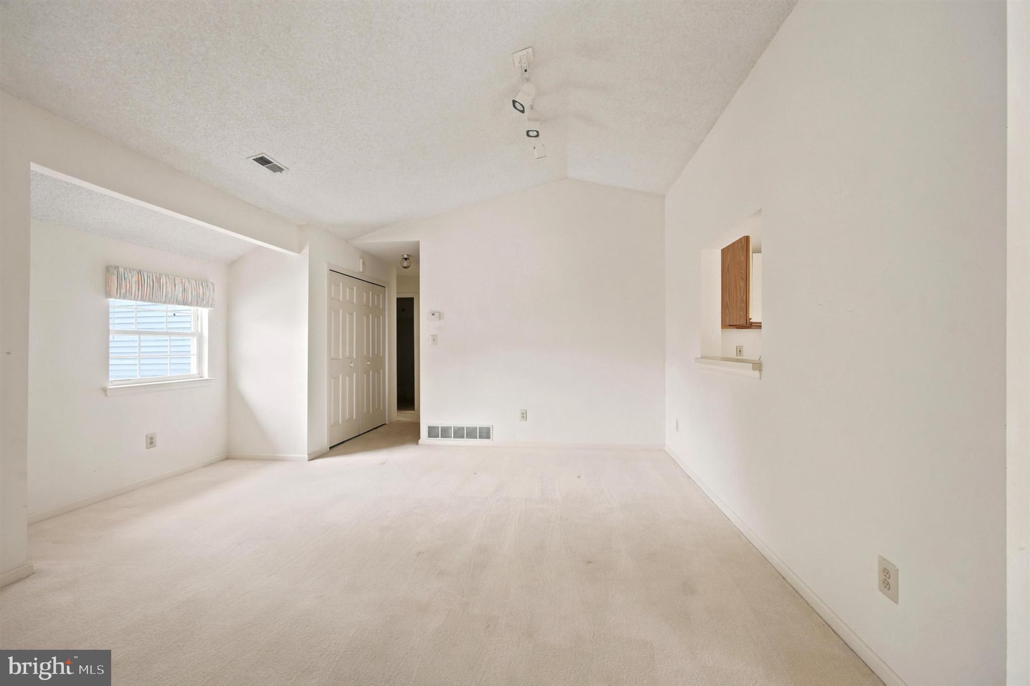 MAKEFIELD GLEN - Residential