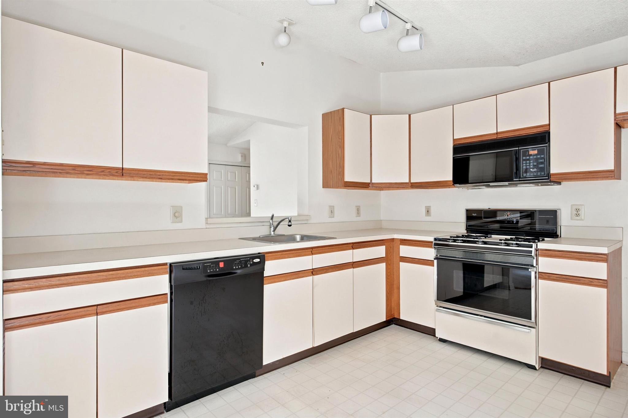 MAKEFIELD GLEN - Residential