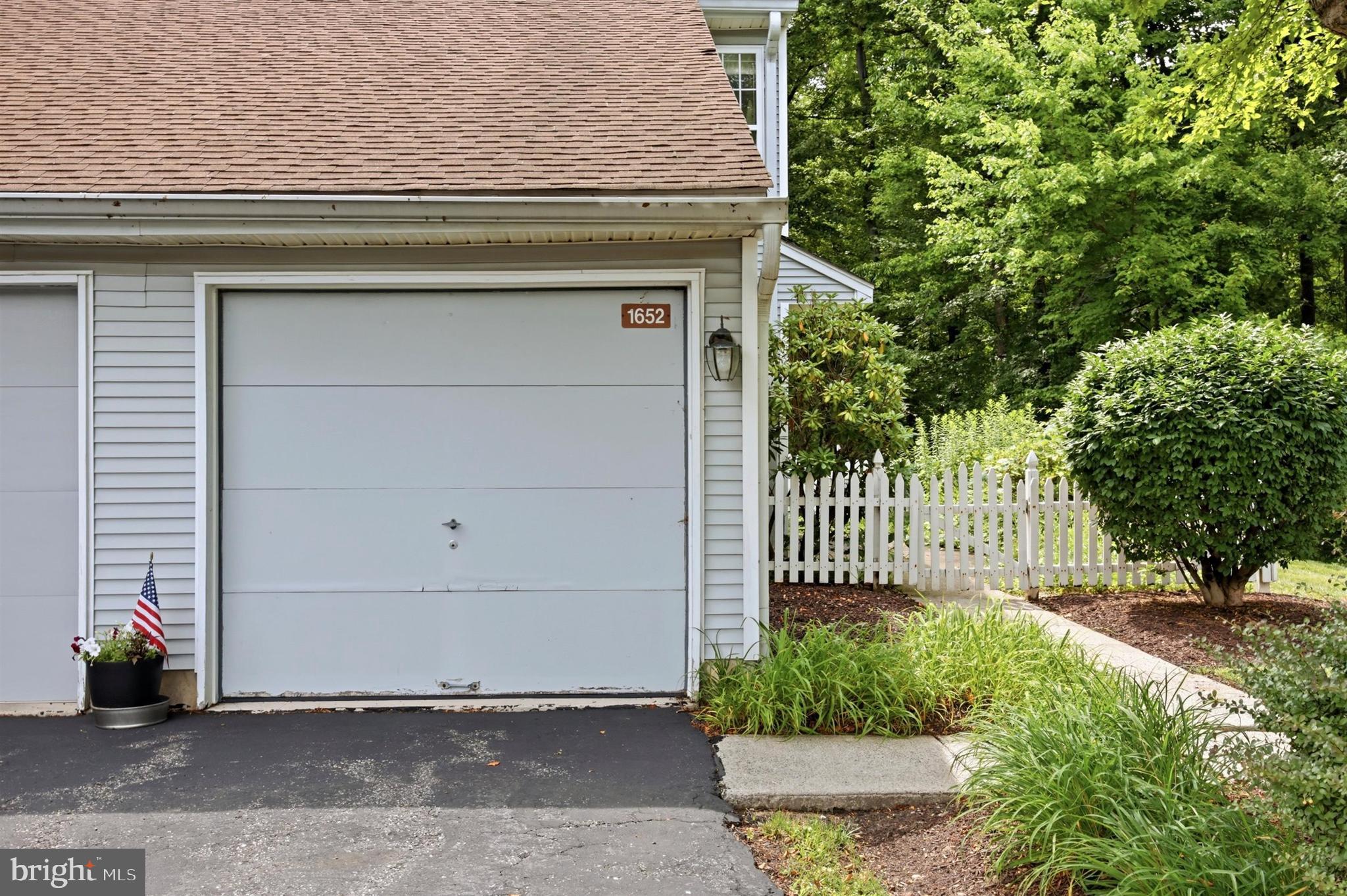 MAKEFIELD GLEN - Residential