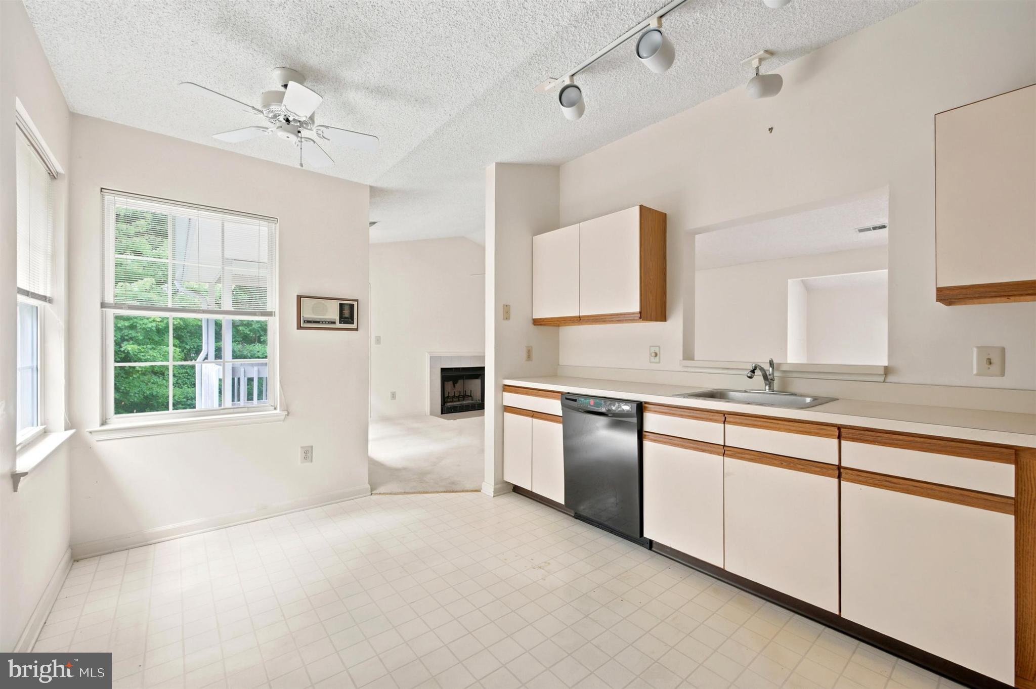 MAKEFIELD GLEN - Residential