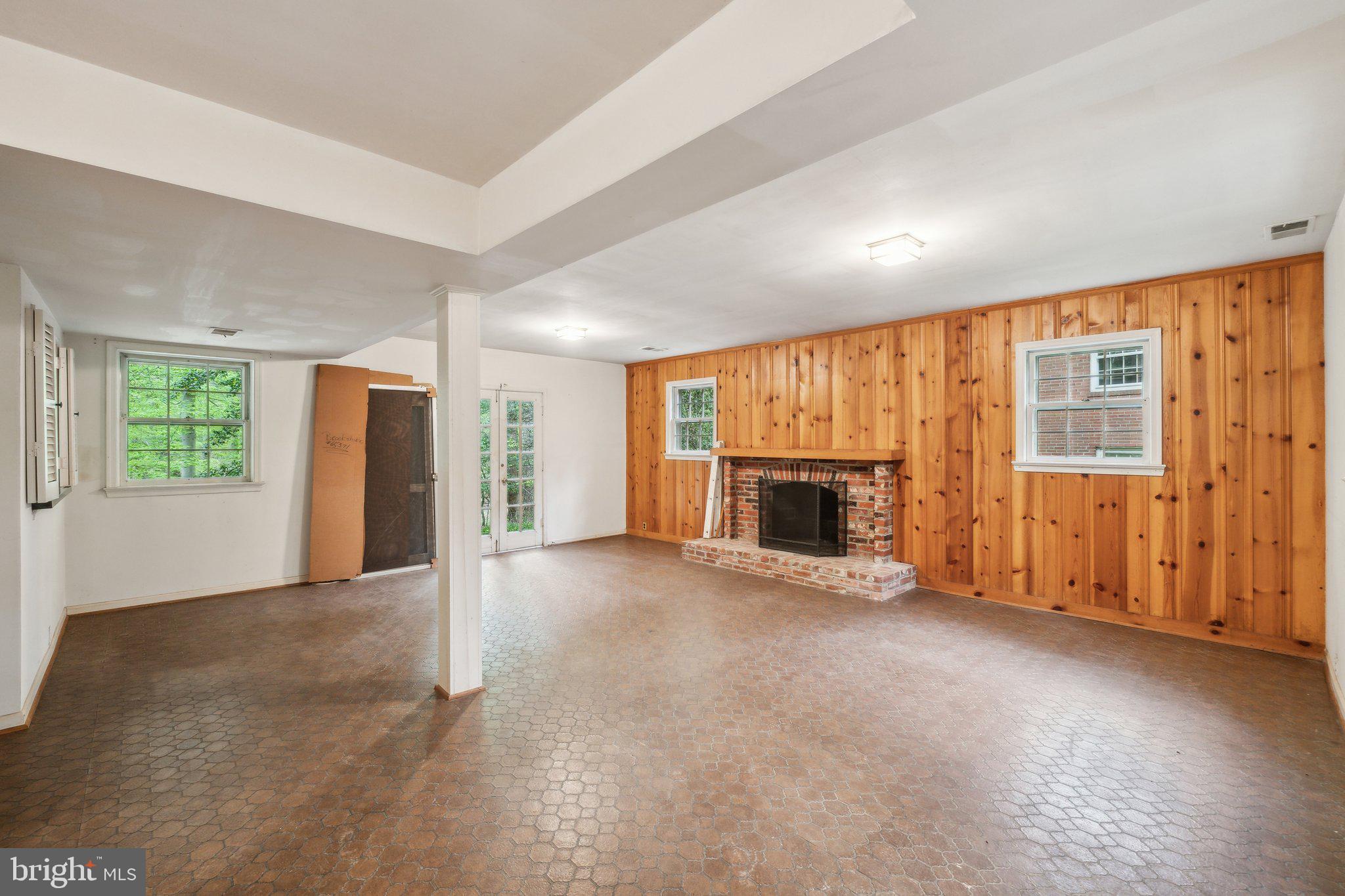 RIVER FALLS - Residential