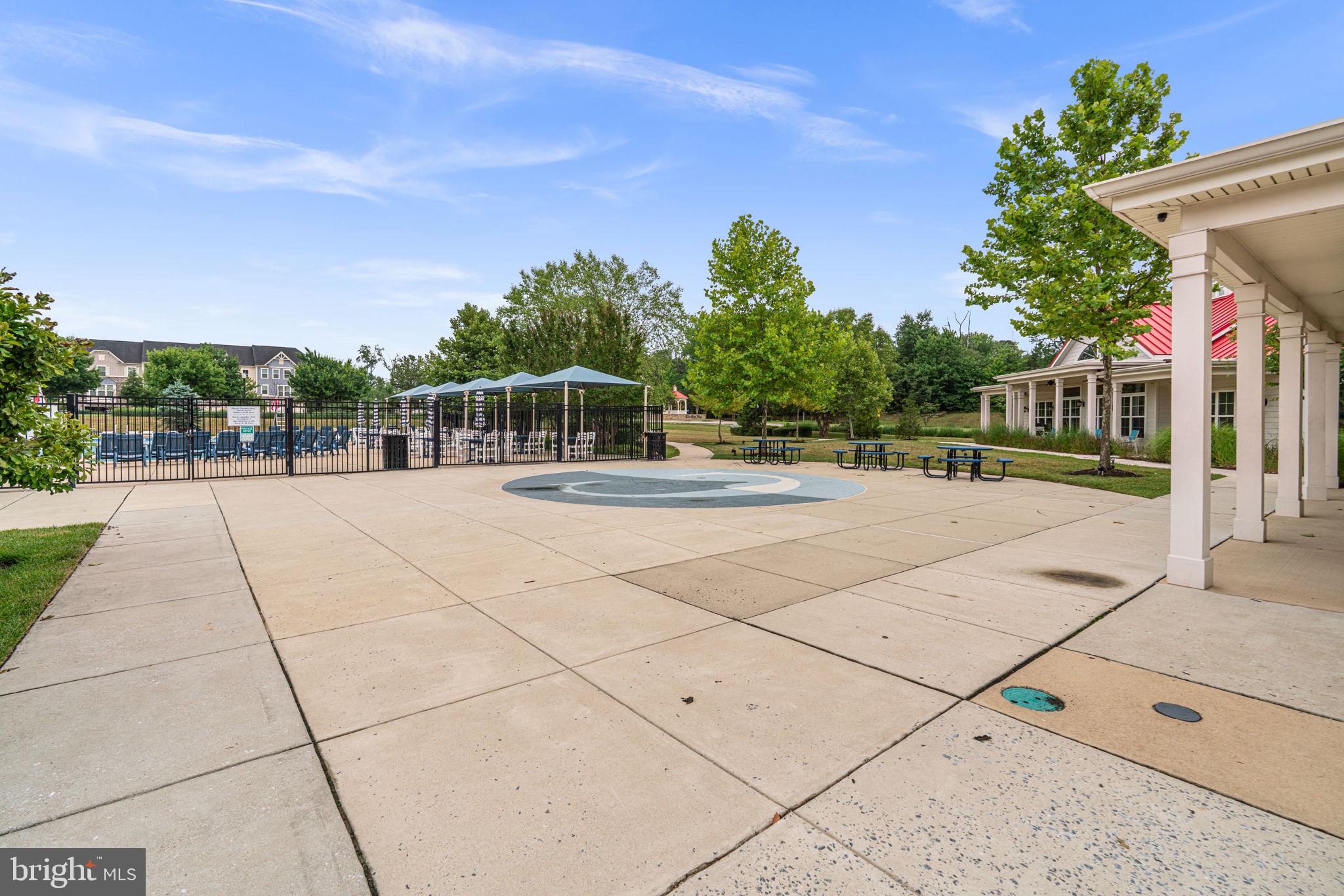 CREEKSIDE VILLAGE - Residential