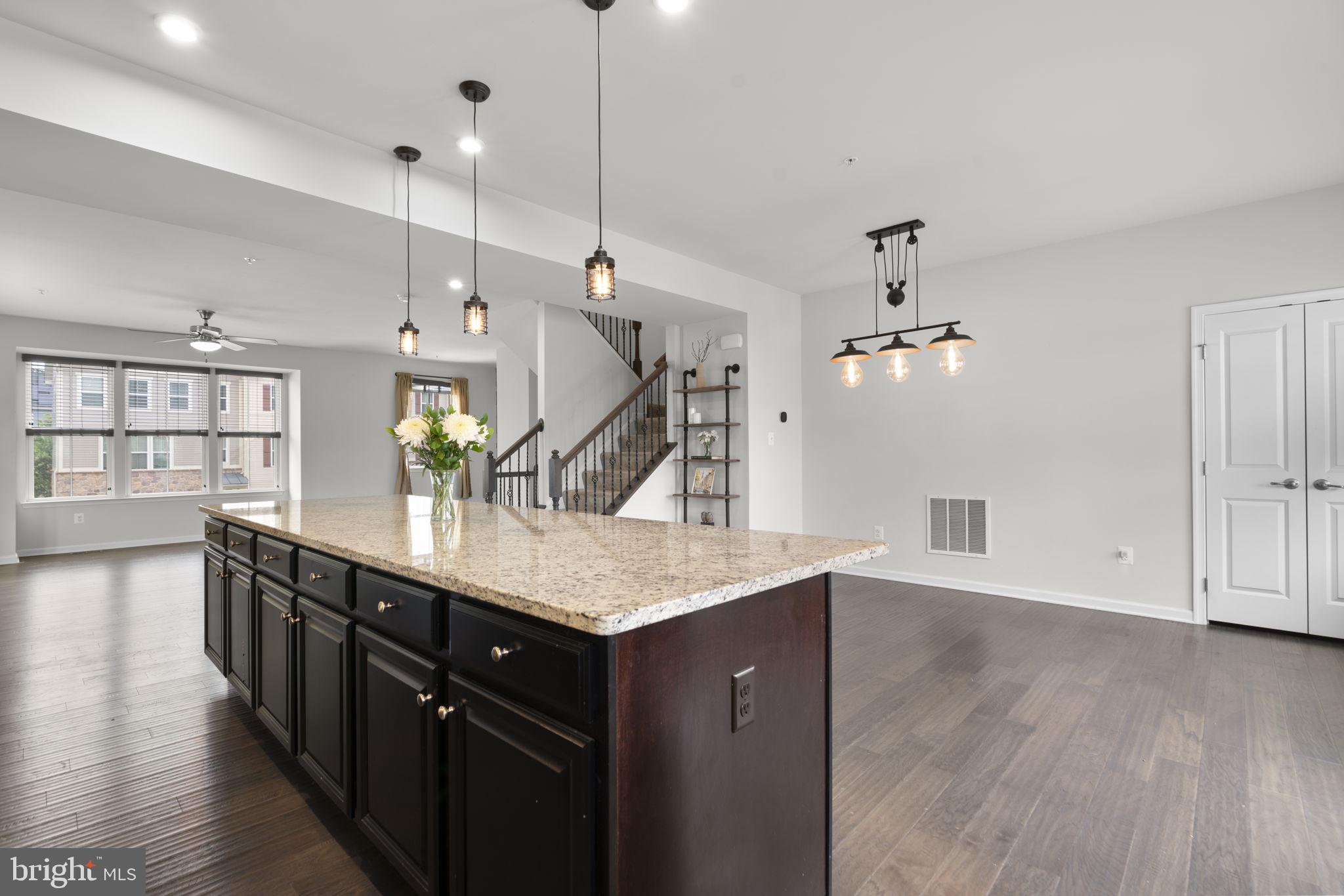 CREEKSIDE VILLAGE - Residential