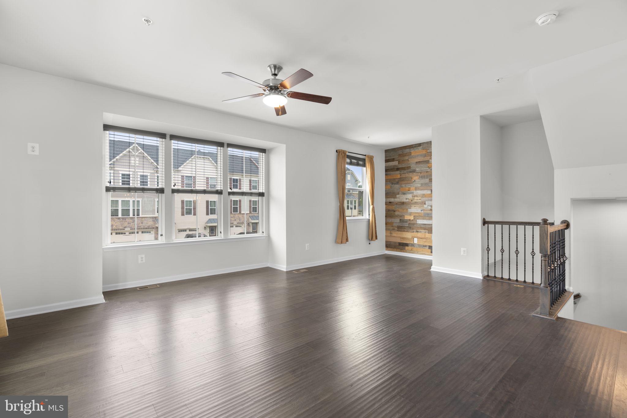CREEKSIDE VILLAGE - Residential