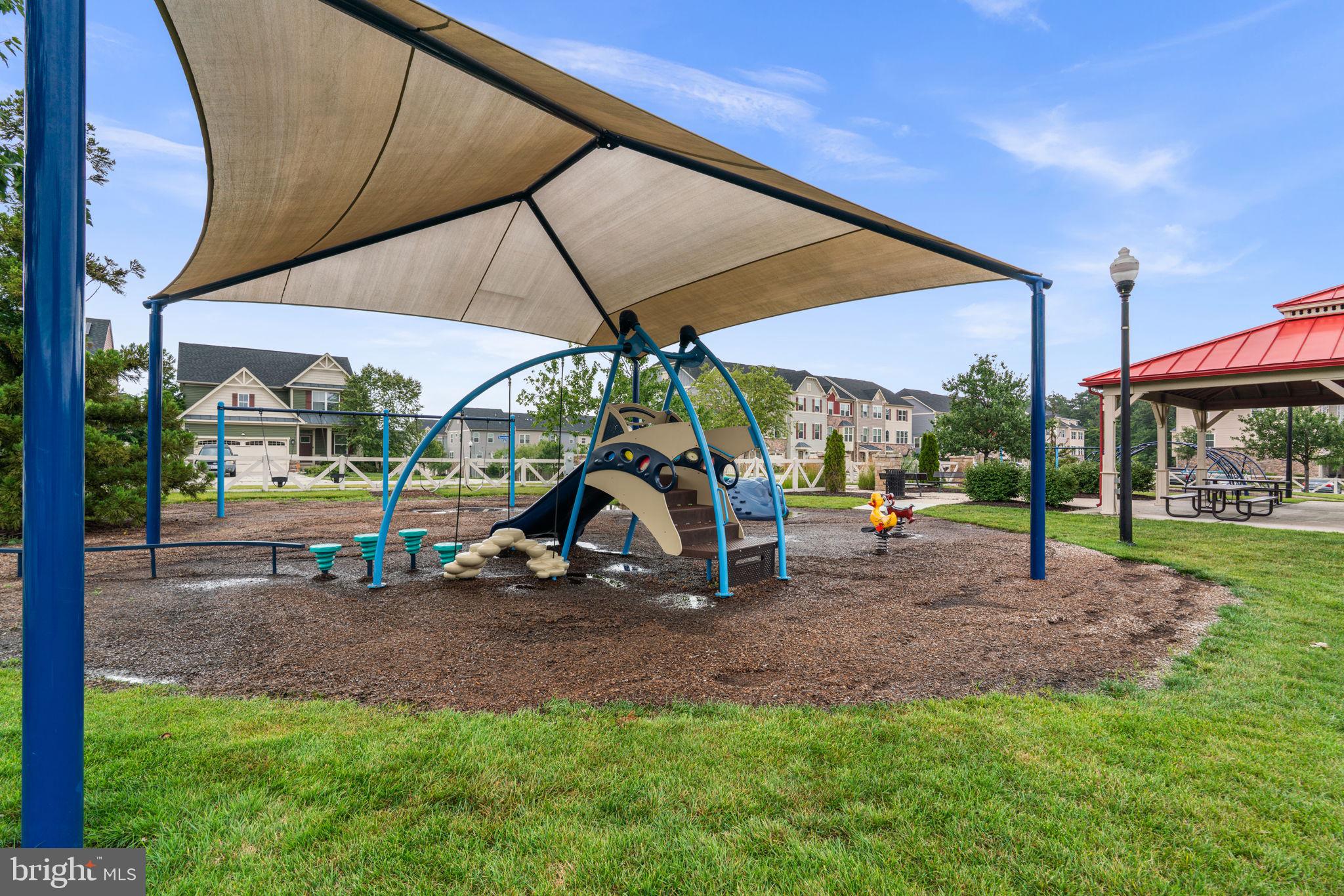 CREEKSIDE VILLAGE - Residential