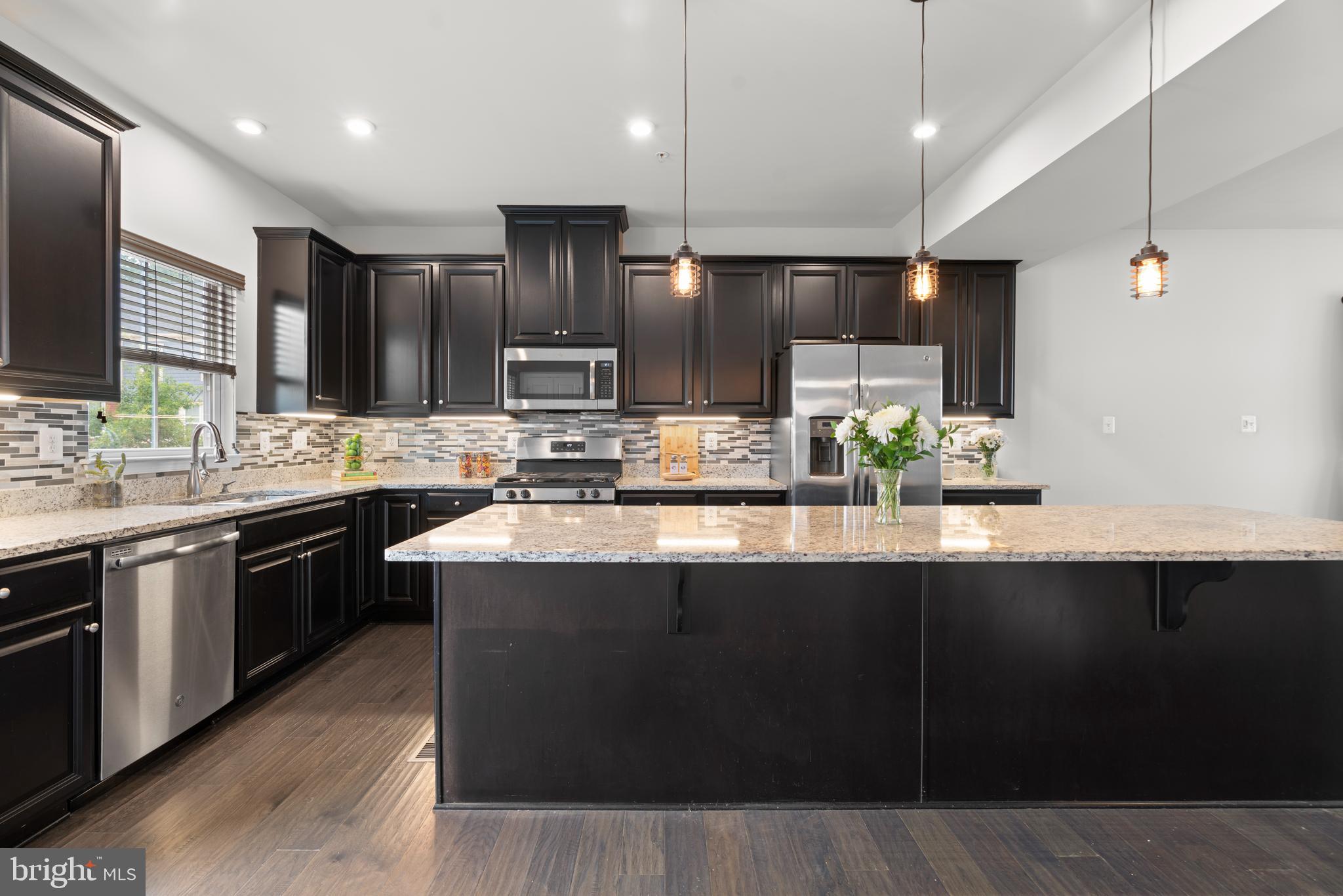 CREEKSIDE VILLAGE - Residential