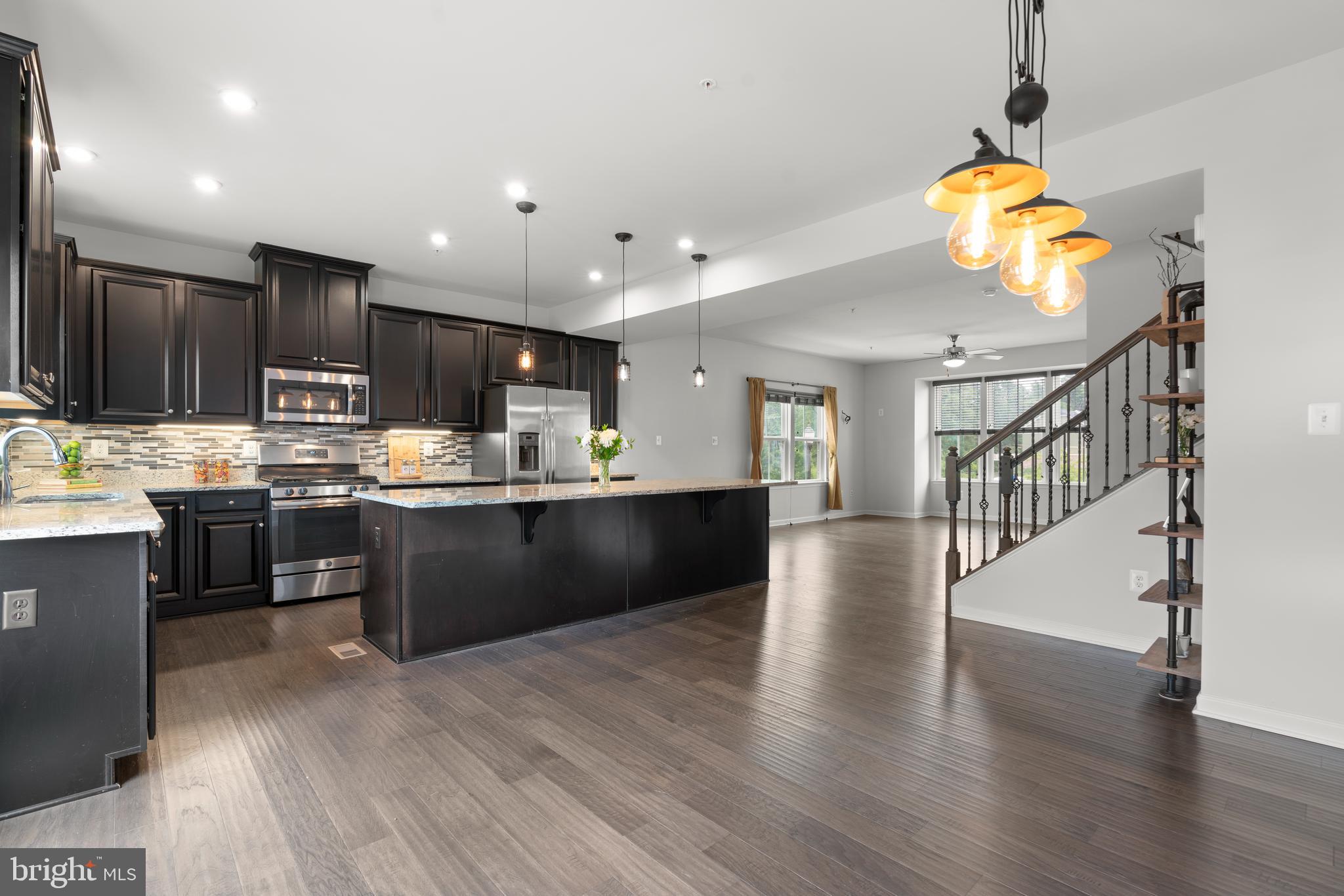 CREEKSIDE VILLAGE - Residential
