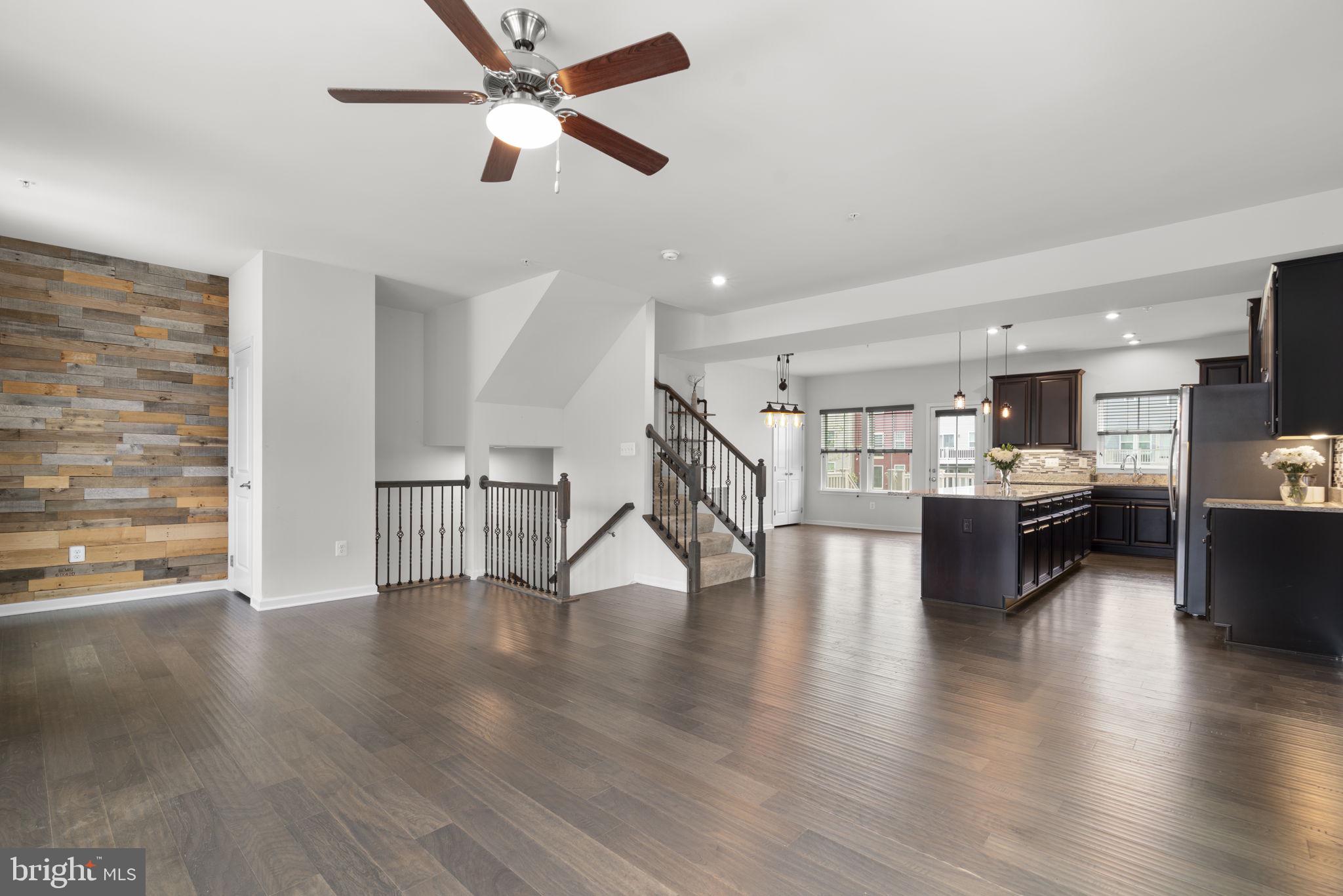 CREEKSIDE VILLAGE - Residential