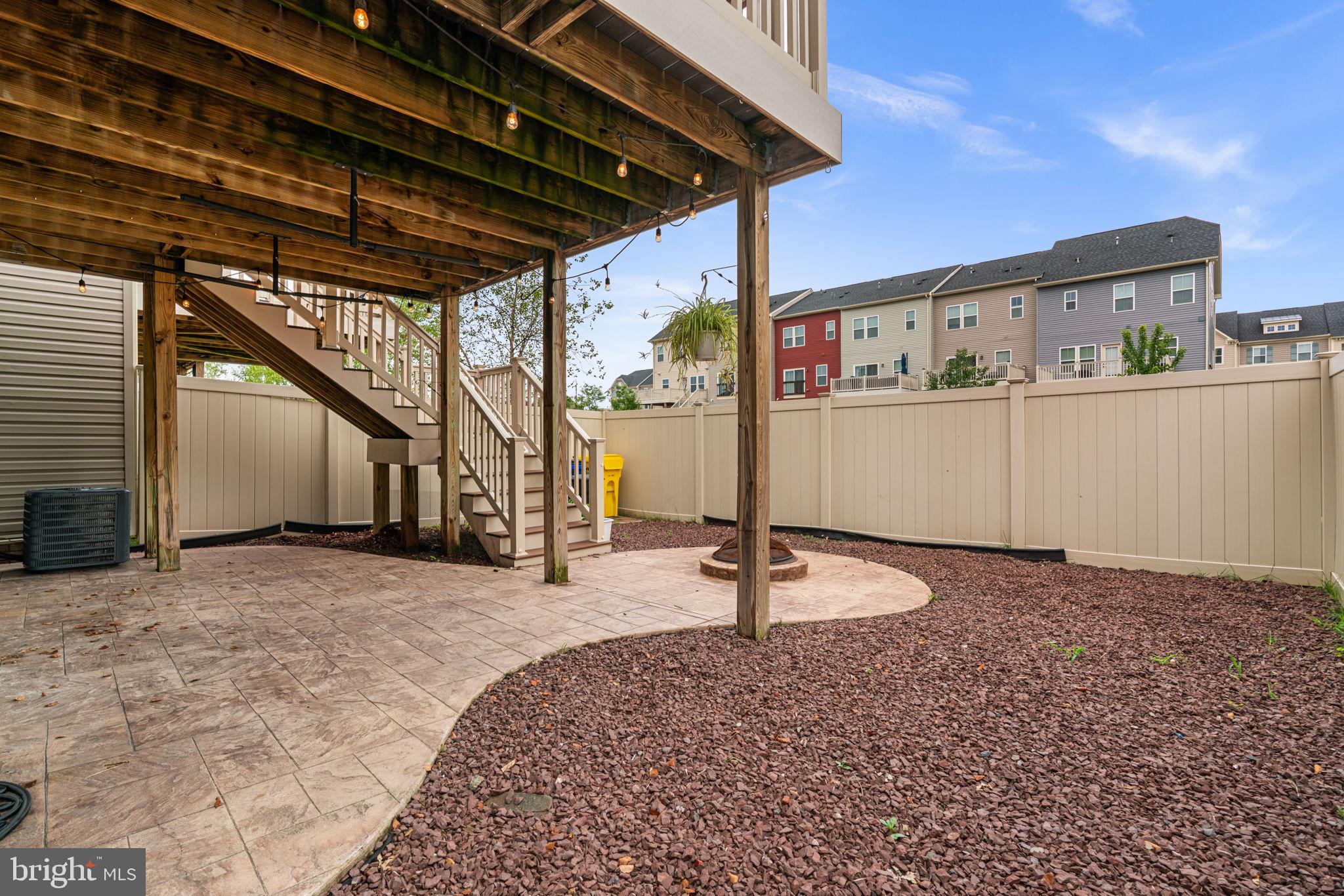 CREEKSIDE VILLAGE - Residential