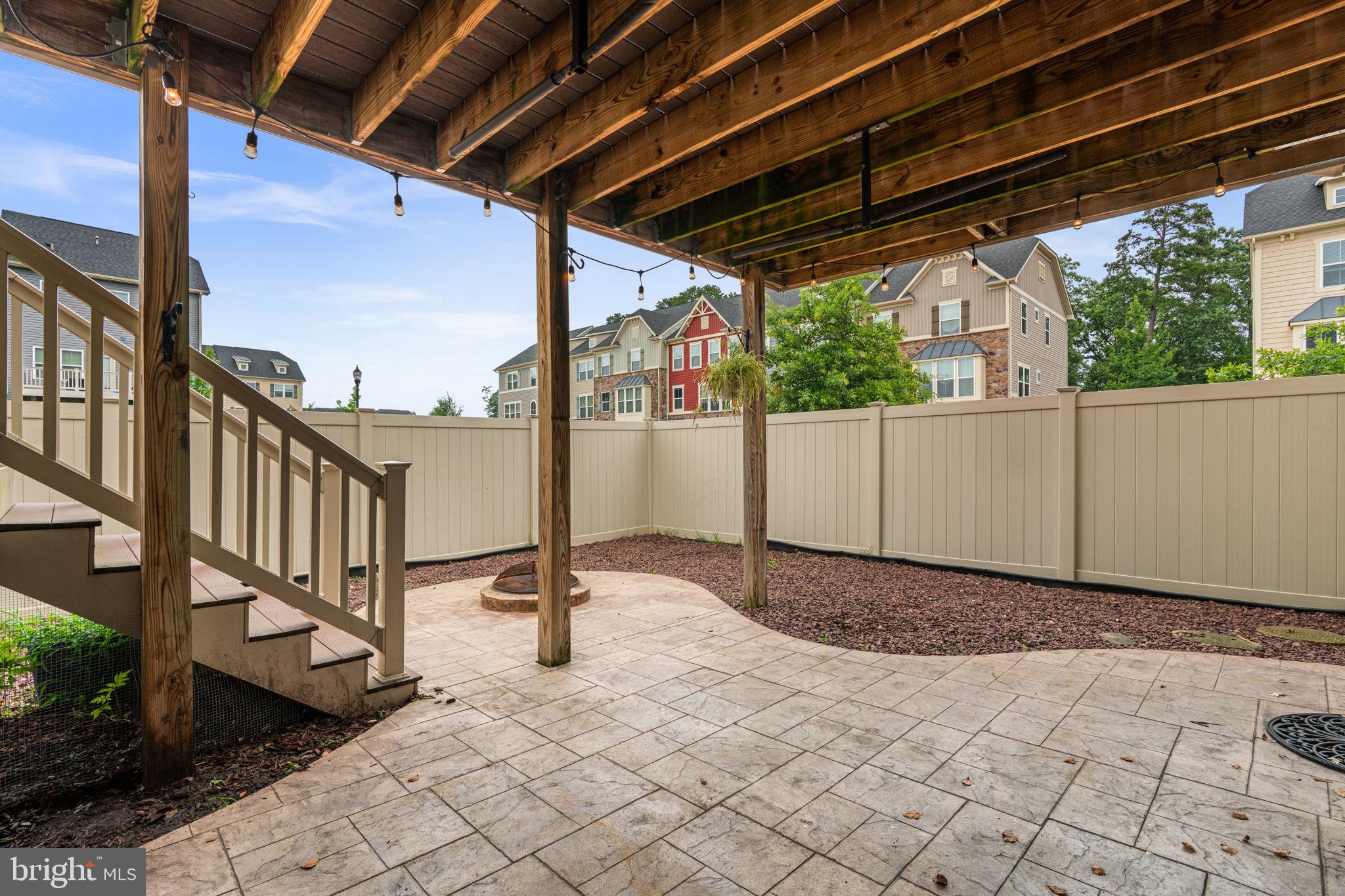 CREEKSIDE VILLAGE - Residential
