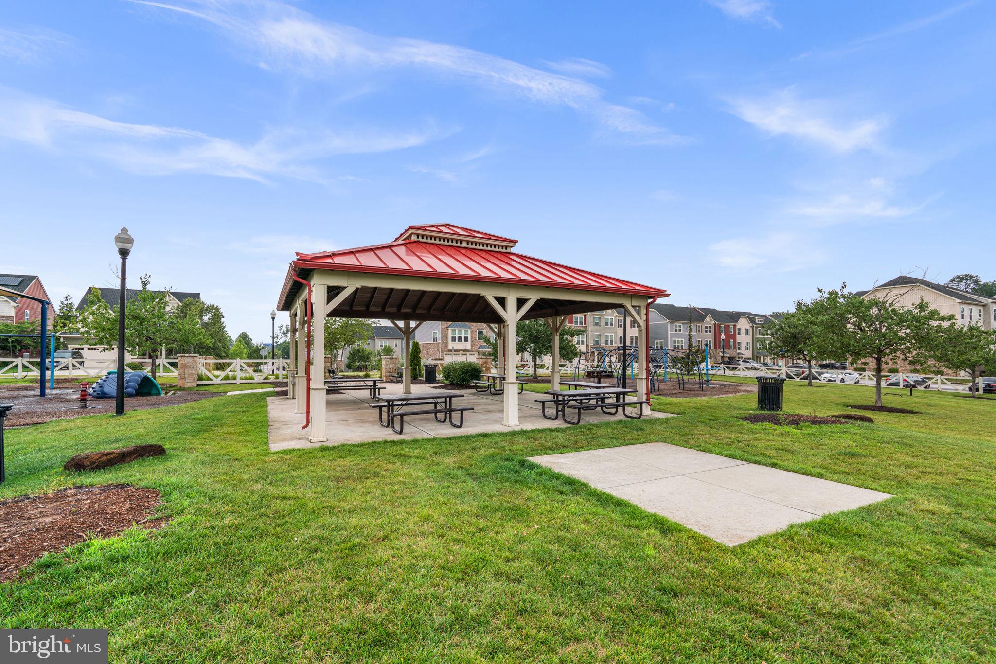 CREEKSIDE VILLAGE - Residential