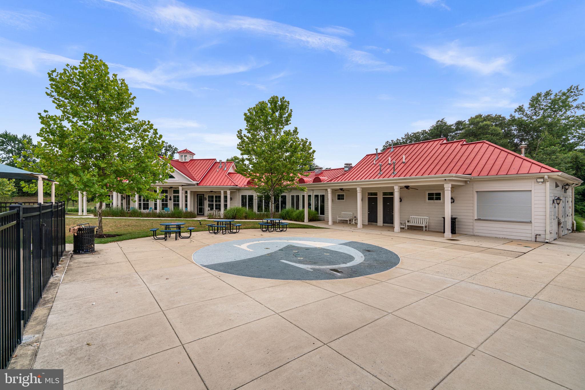CREEKSIDE VILLAGE - Residential