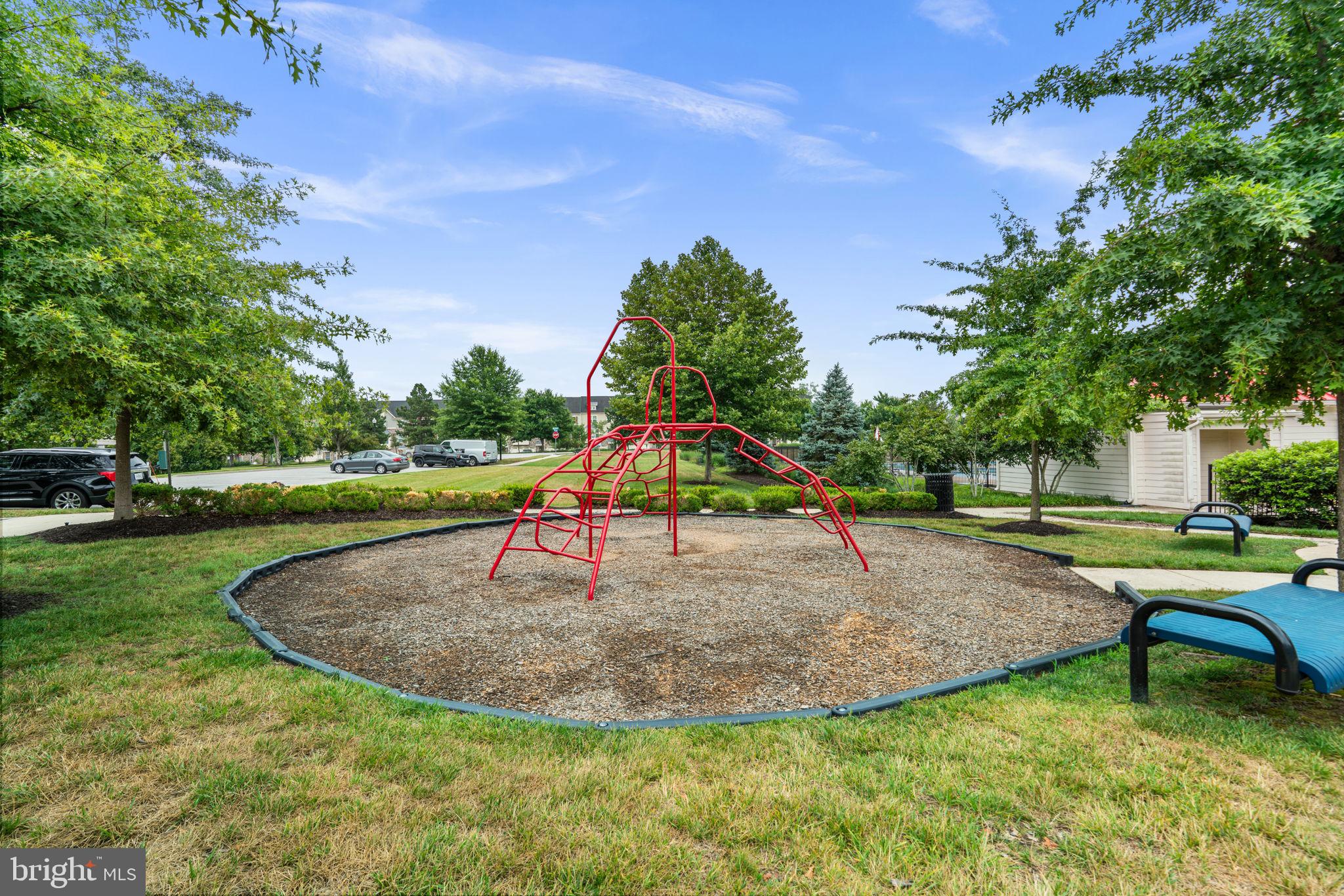 CREEKSIDE VILLAGE - Residential
