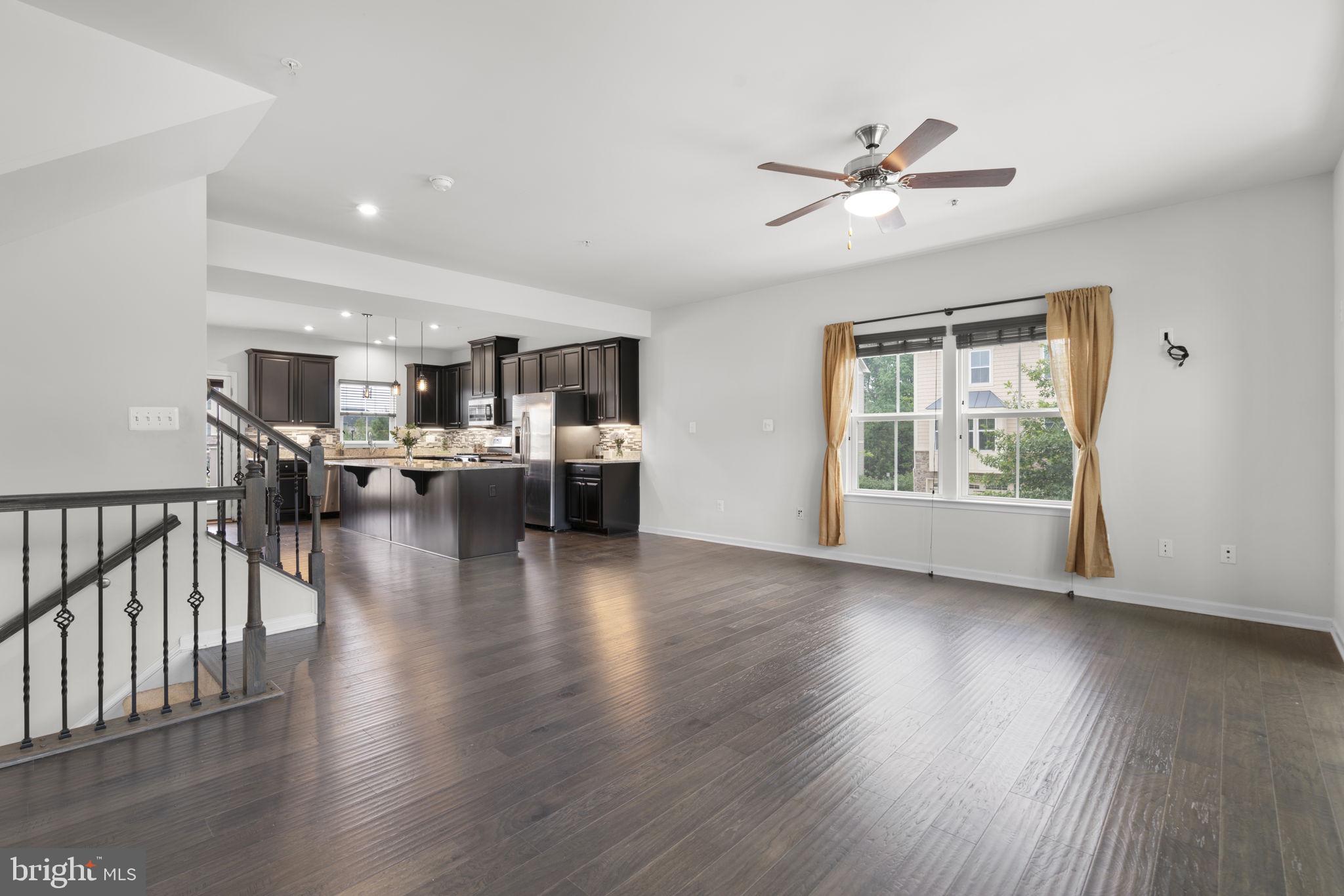 CREEKSIDE VILLAGE - Residential