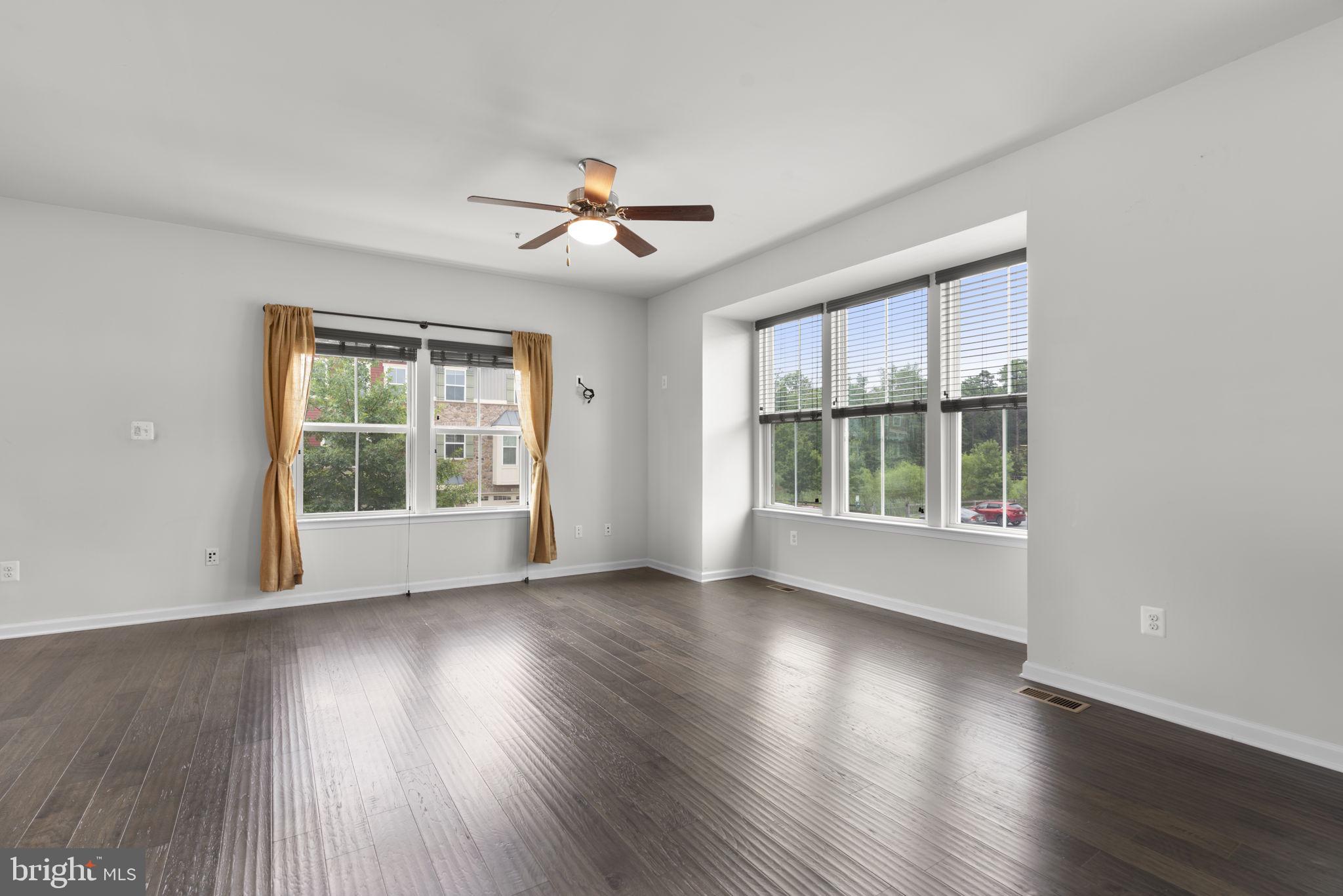 CREEKSIDE VILLAGE - Residential