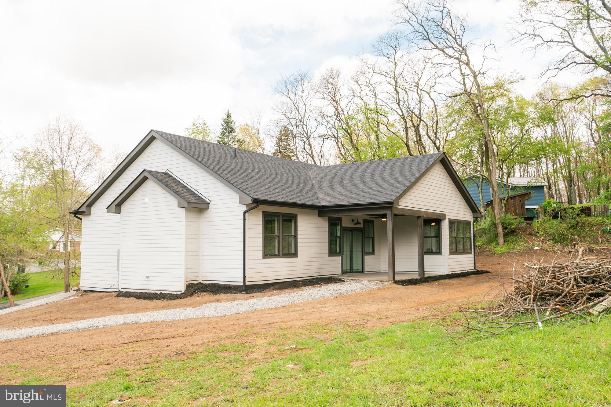 COUNTRY CLUB ACRES - Residential