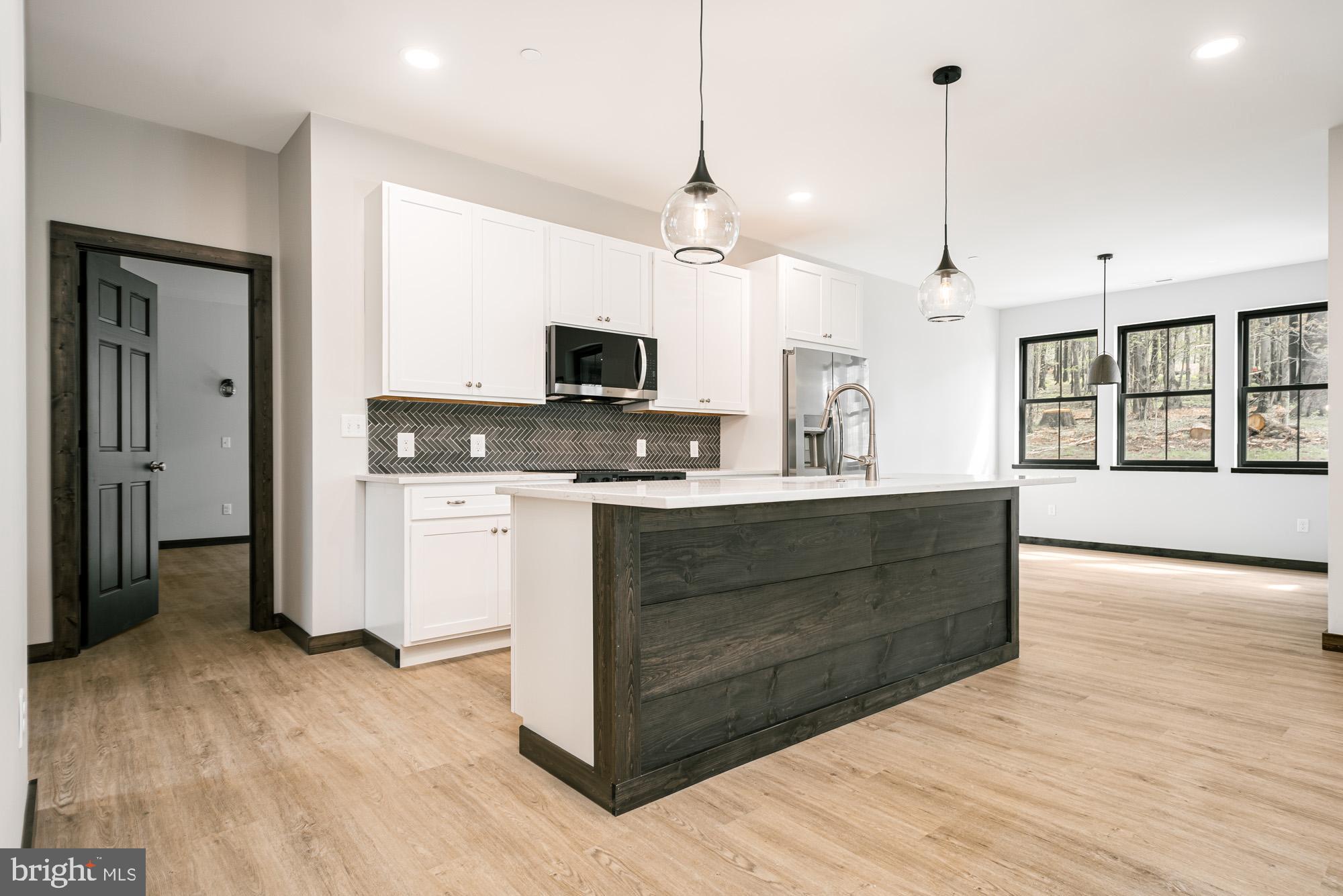 COUNTRY CLUB ACRES - Residential
