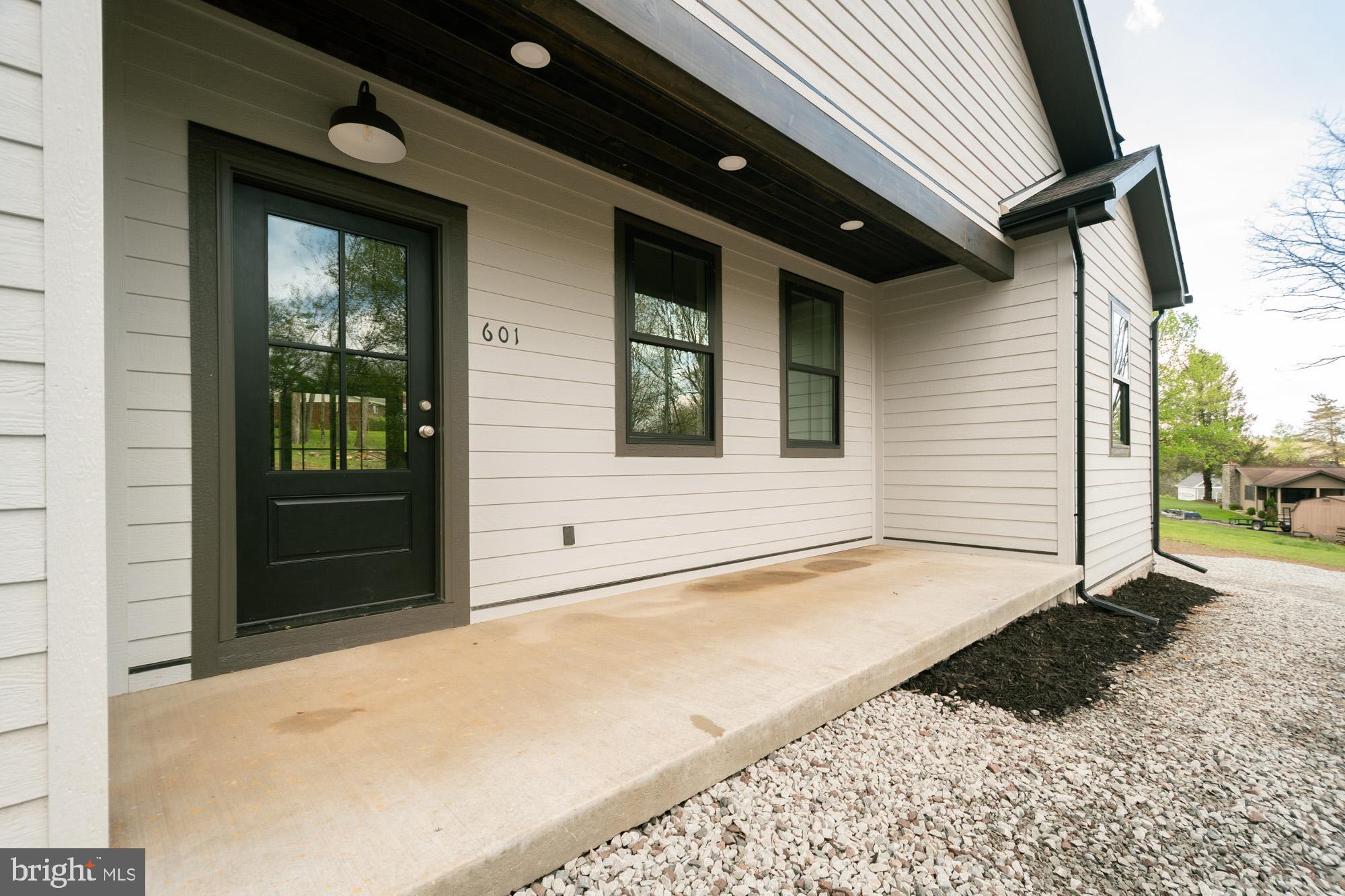 COUNTRY CLUB ACRES - Residential