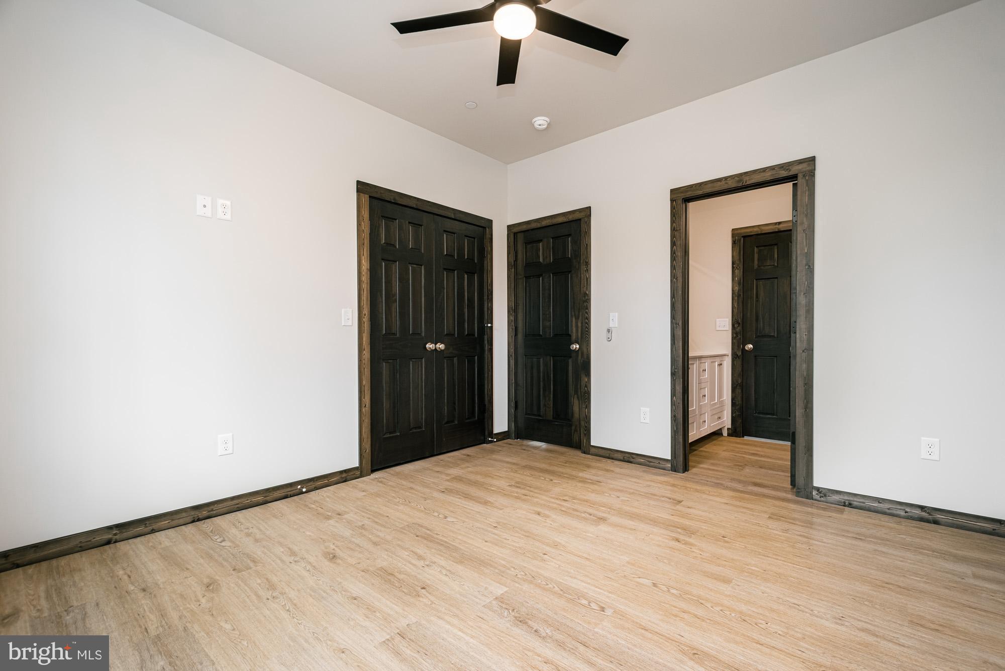 COUNTRY CLUB ACRES - Residential