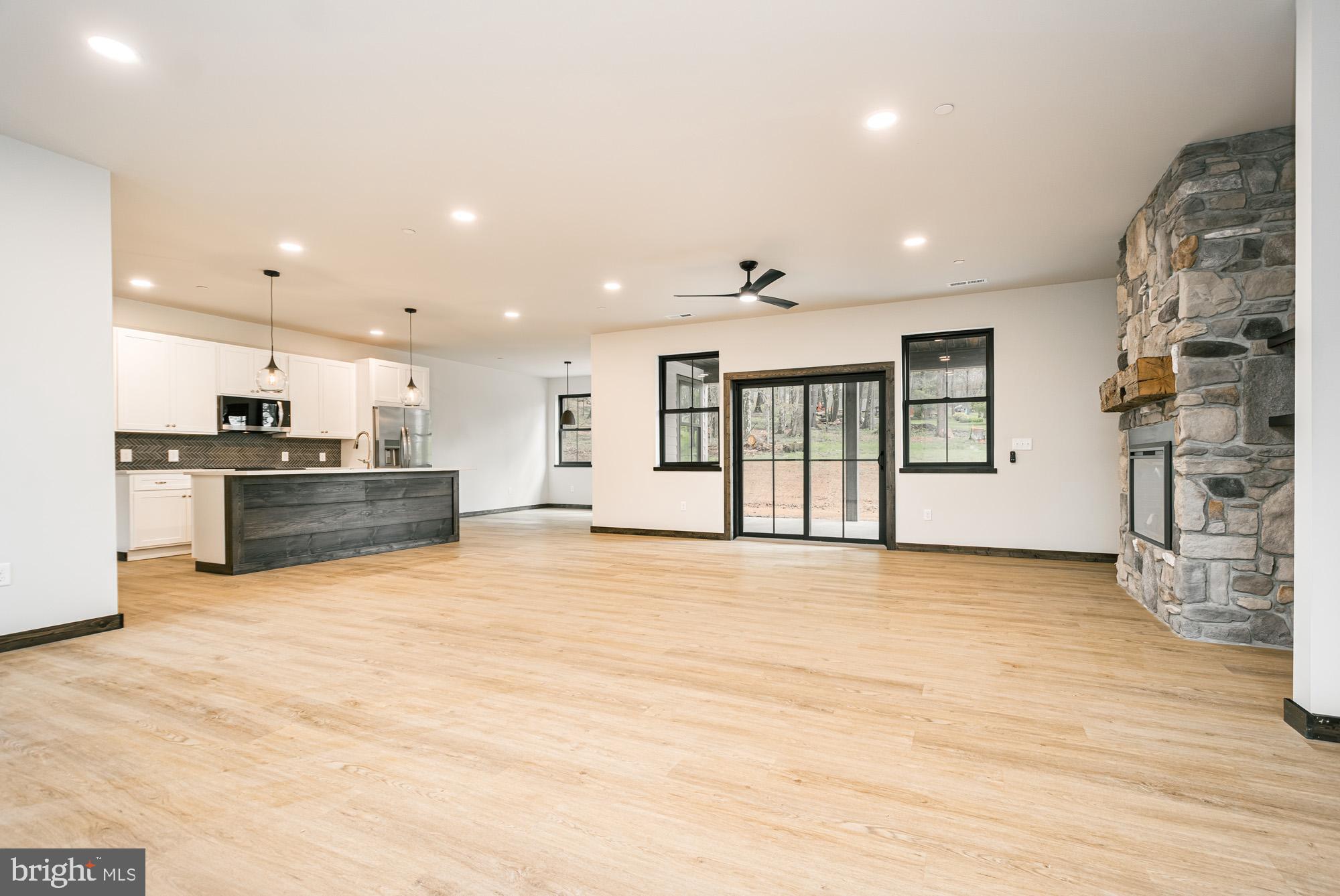 COUNTRY CLUB ACRES - Residential