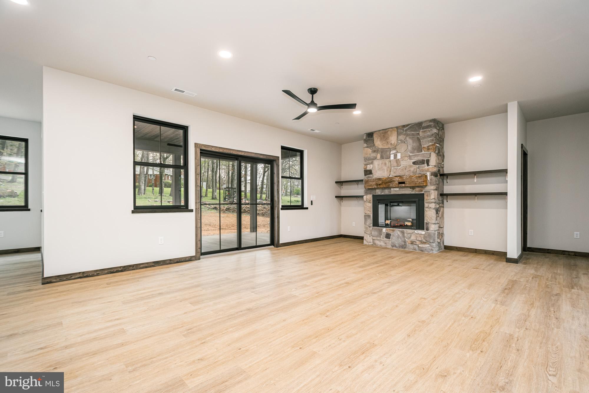 COUNTRY CLUB ACRES - Residential