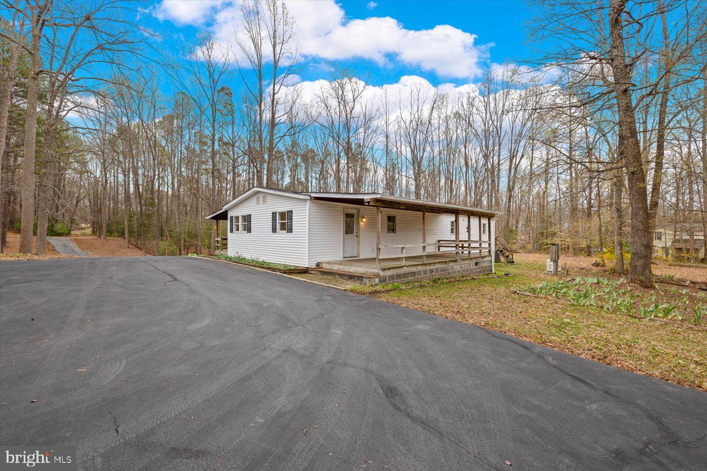 COUNTRY ACRES - Residential