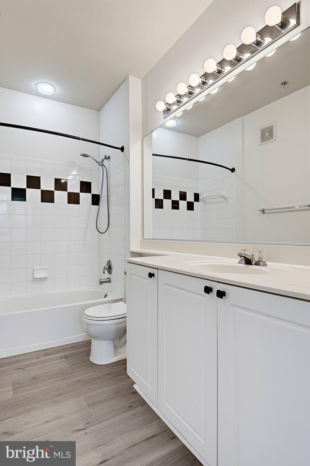 MARQUIS AT VIENNA STATION - Residential