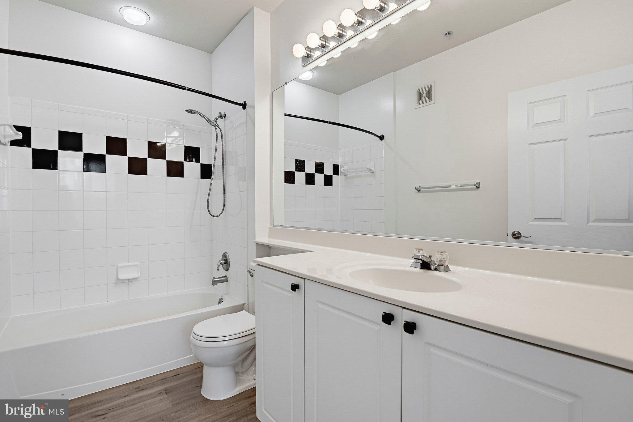 MARQUIS AT VIENNA STATION - Residential