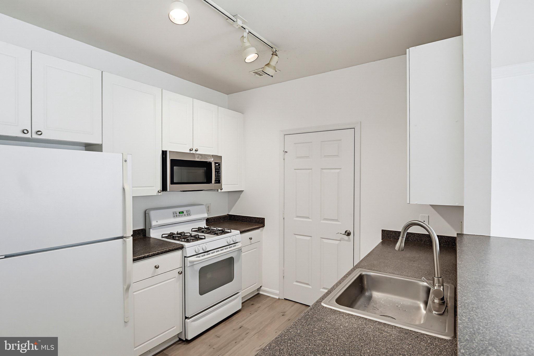 MARQUIS AT VIENNA STATION - Residential