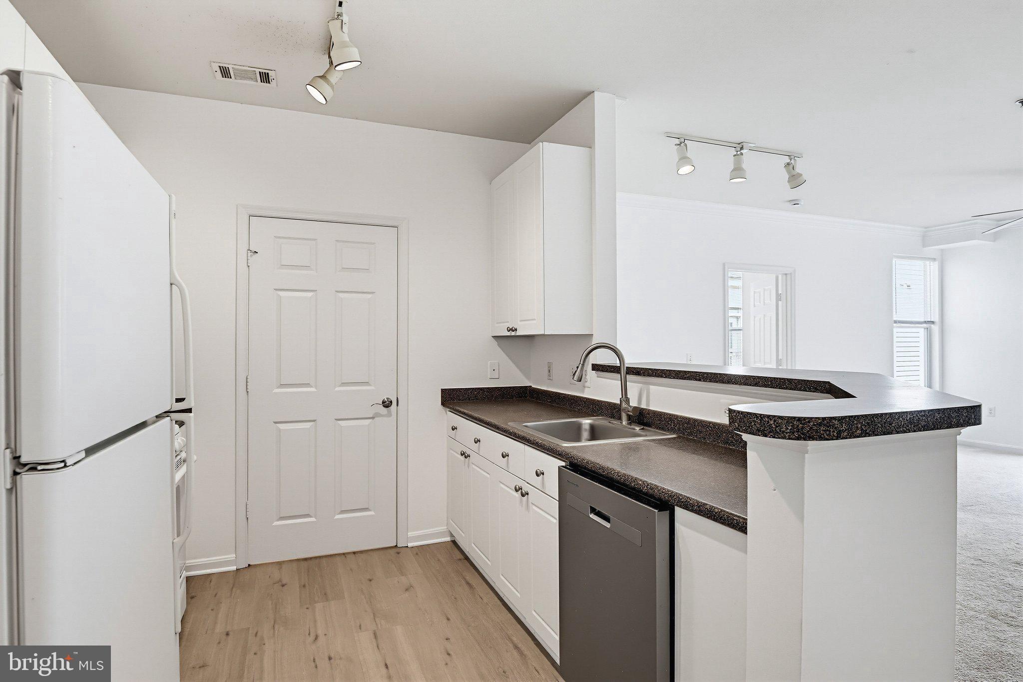 MARQUIS AT VIENNA STATION - Residential